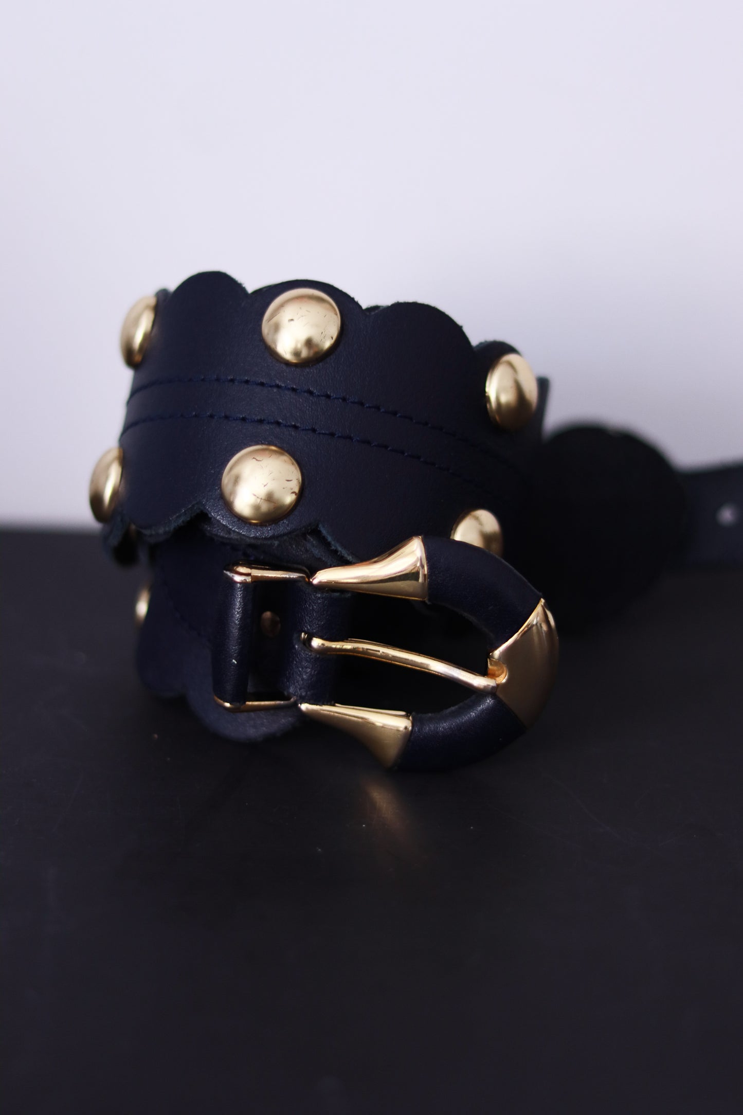 Ceinture en cuir clouté