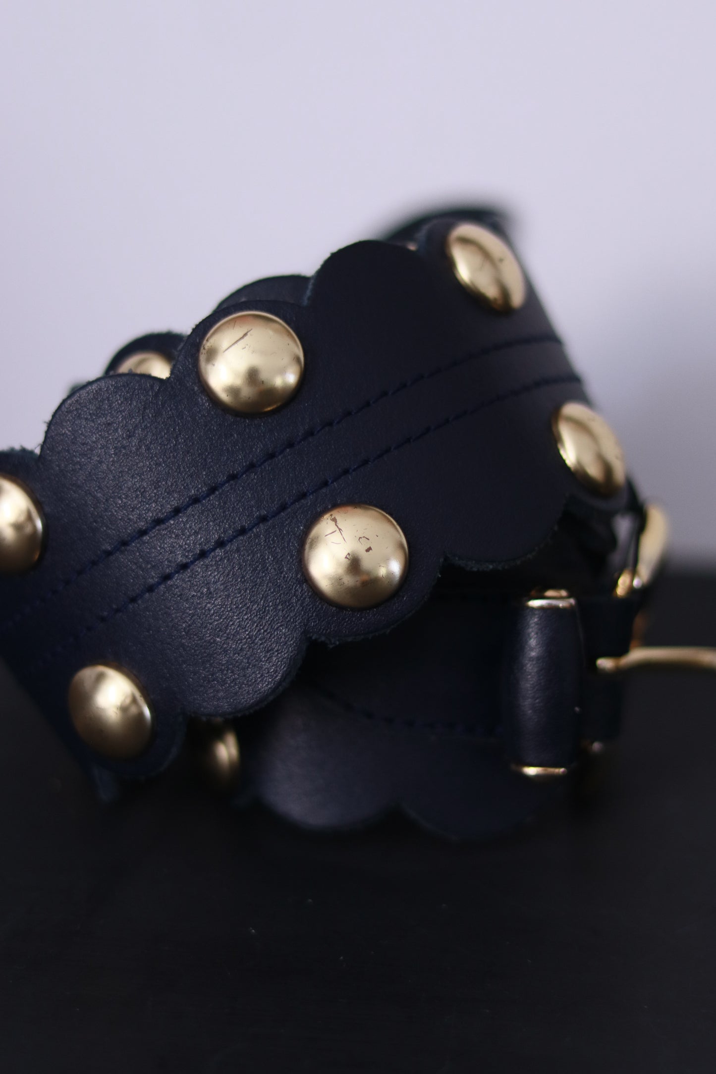 Ceinture en cuir clouté