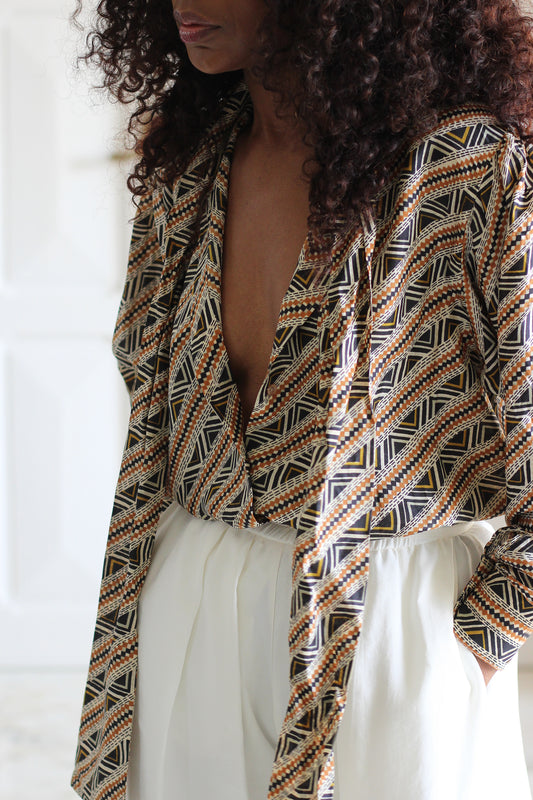 Chemisier en soie col lavallière