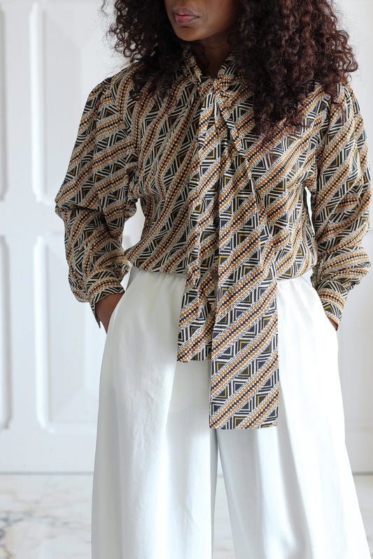 Chemisier en soie col lavallière