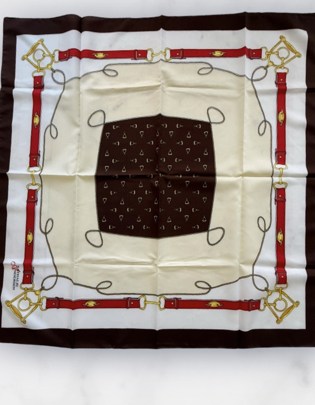 Nathalie Andersen foulard à motifs