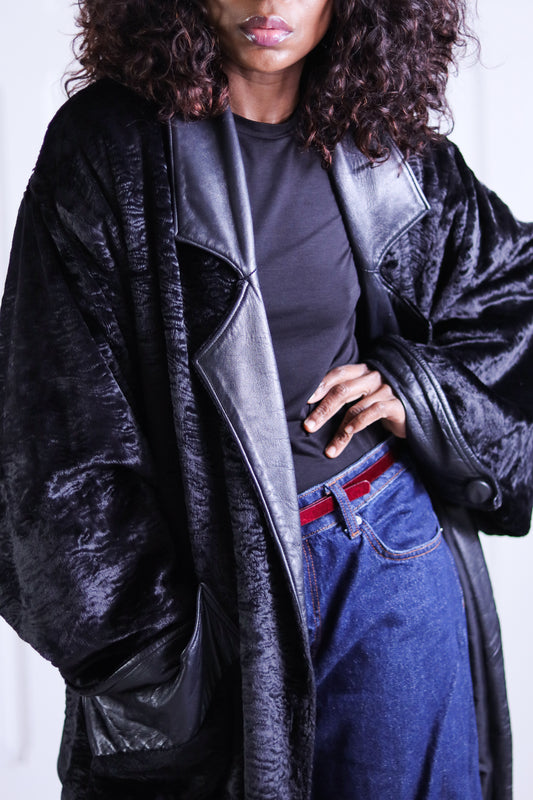 Minna Freek manteau long cuir et poils rasés