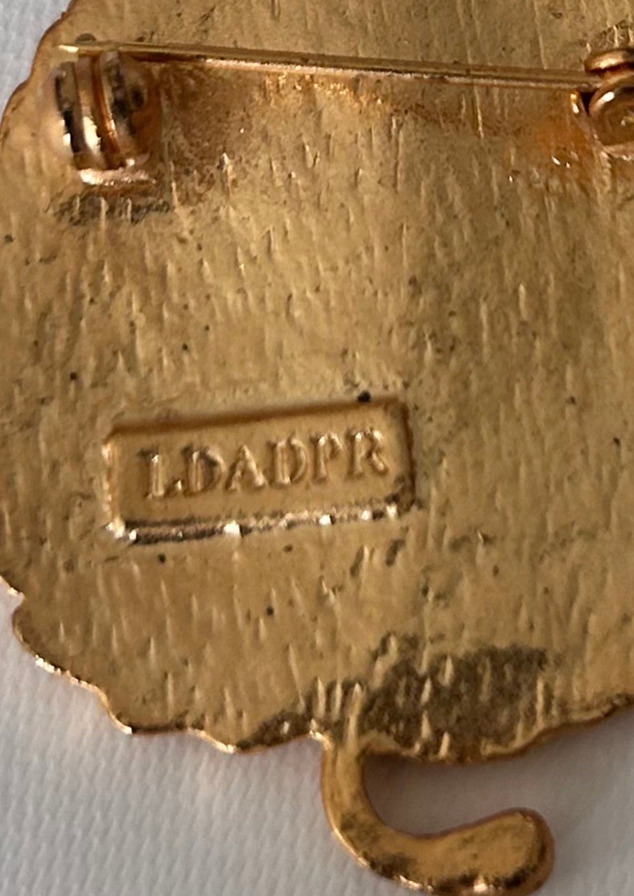 Broche signée LDADPR