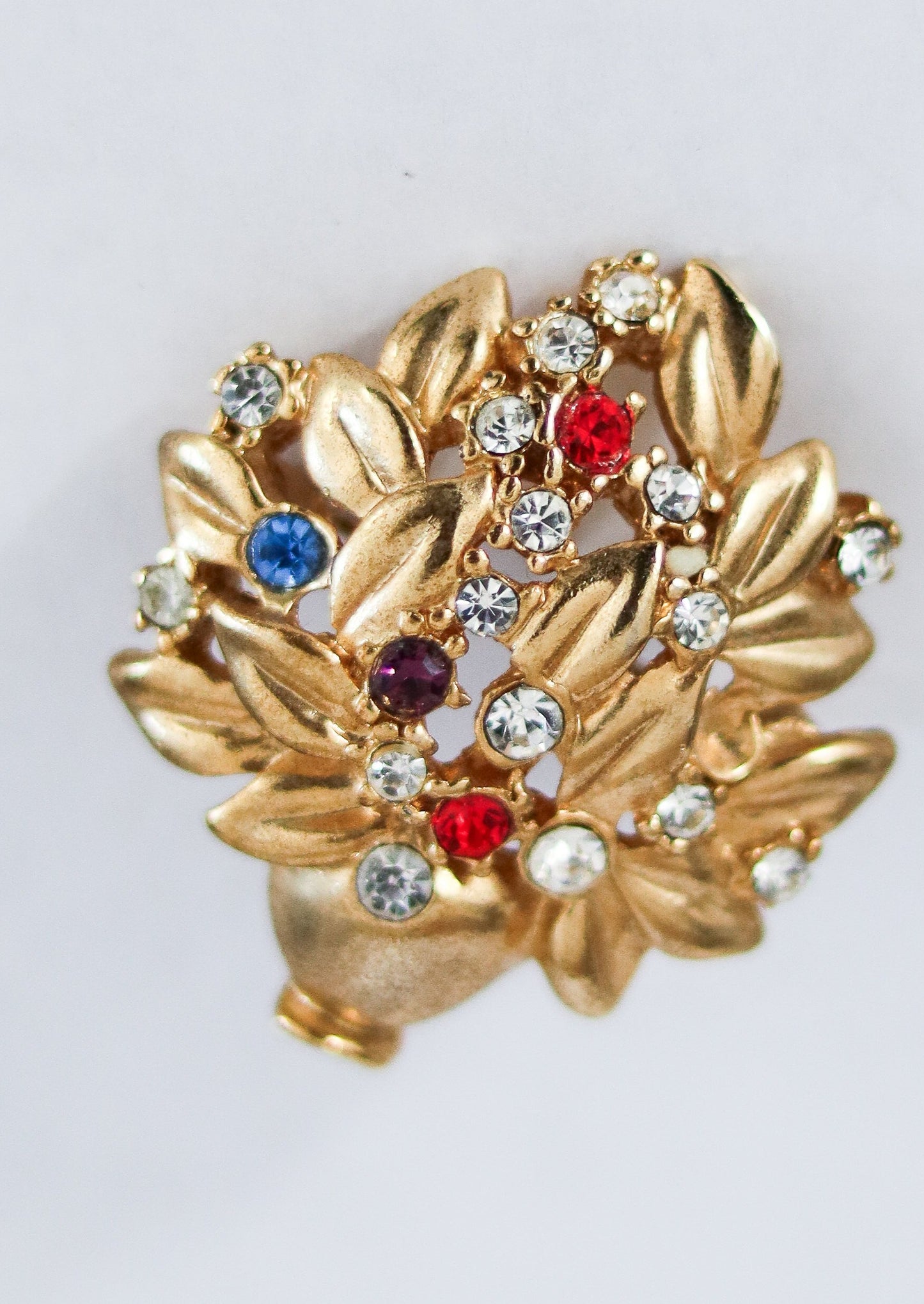 Broche en métal doré pot de fleurs