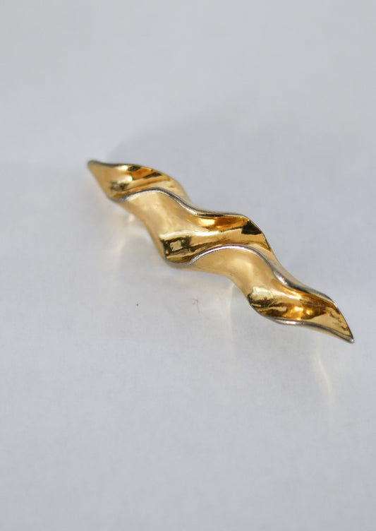 Broche torsadée dorée