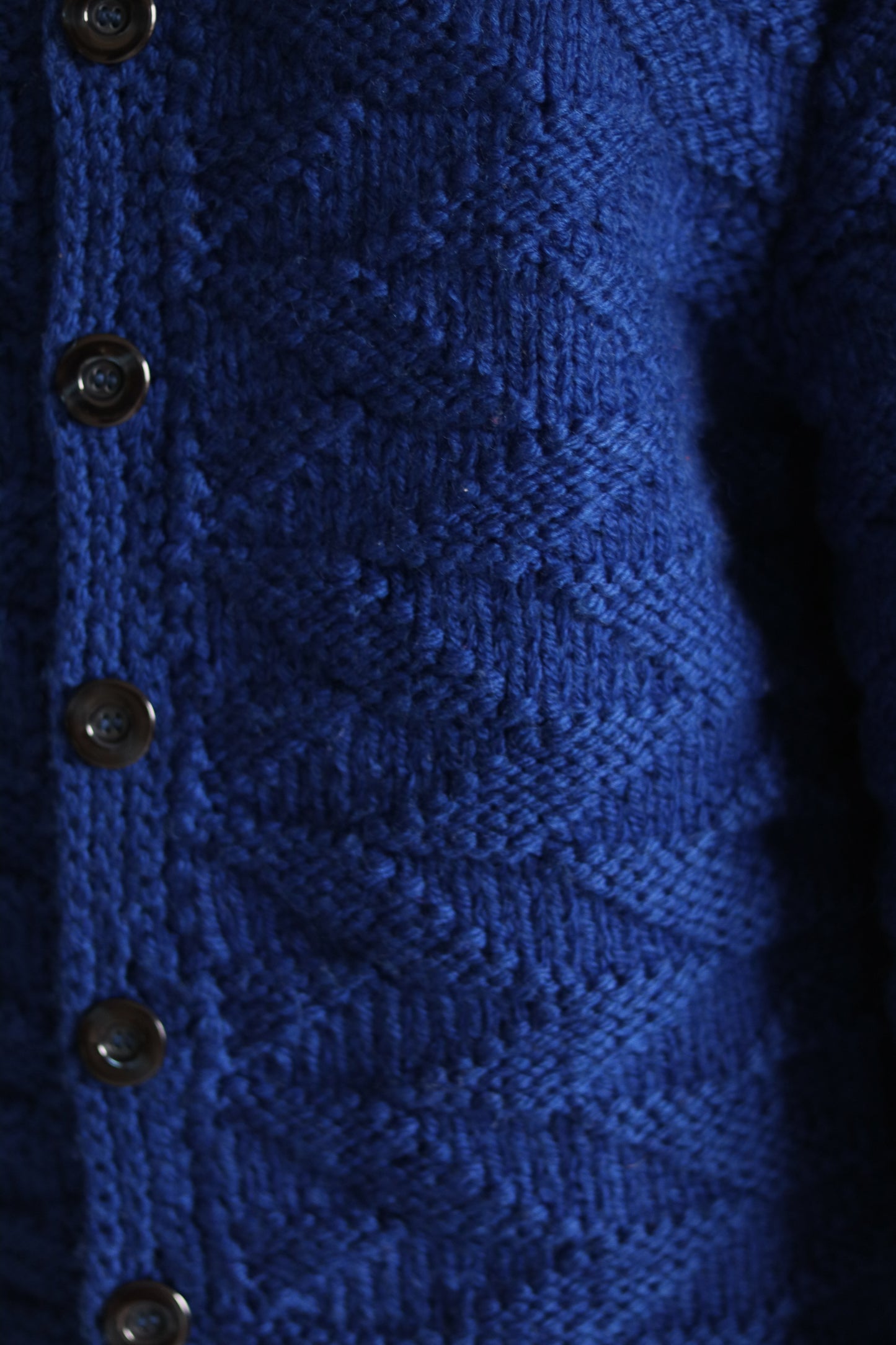 Fait main cardigan long en laine tricotée bleu cobalt