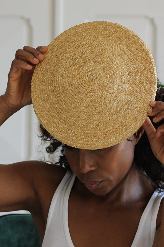 Casquette plate en paille naturelle