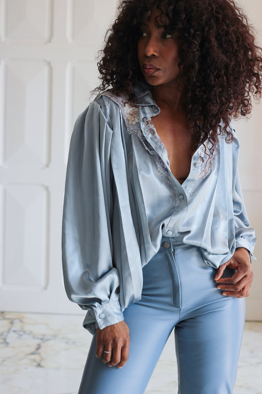 Chemisier vintage satiné à détails dentelle