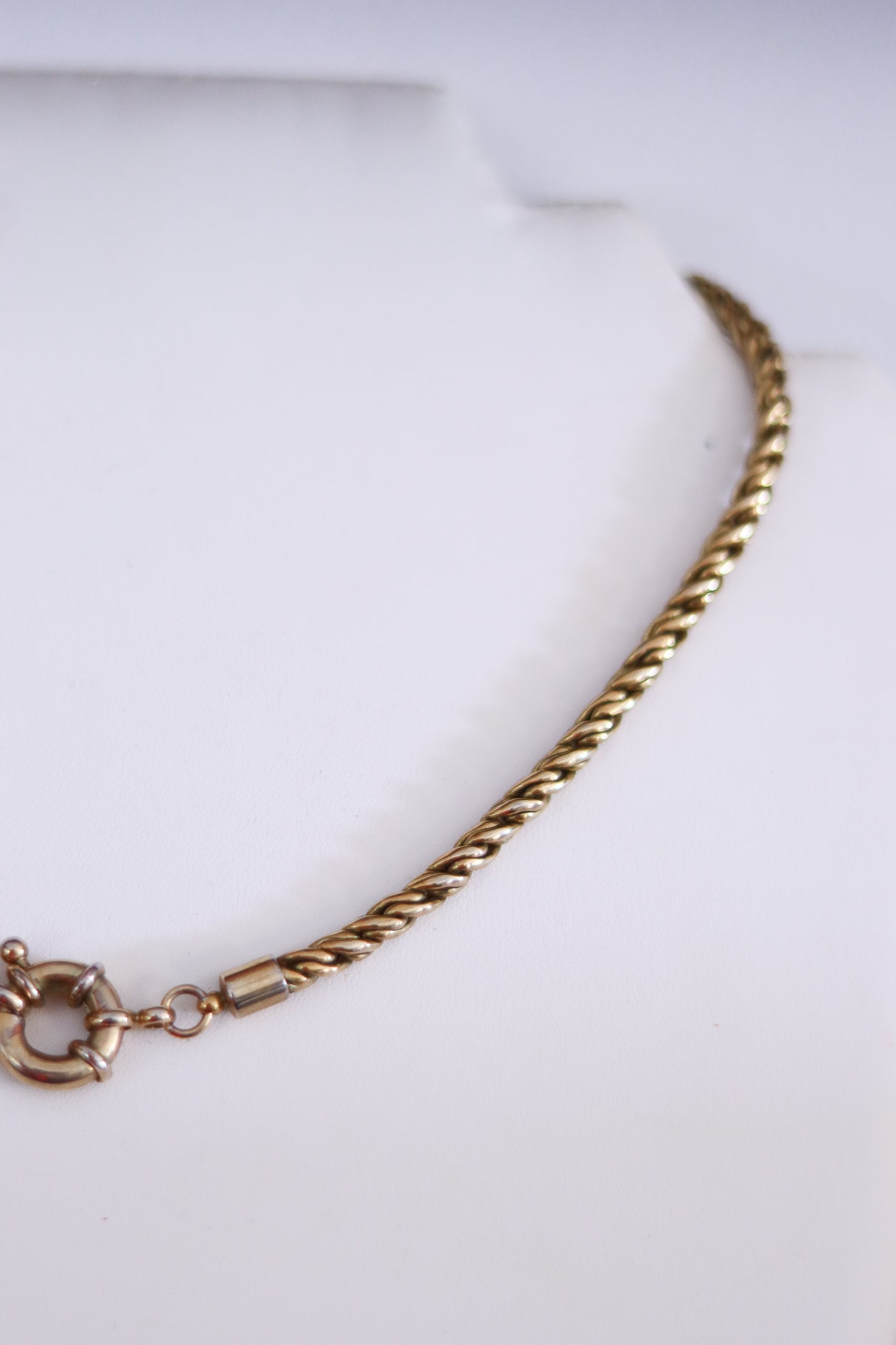 Collier doré torsadé vintage