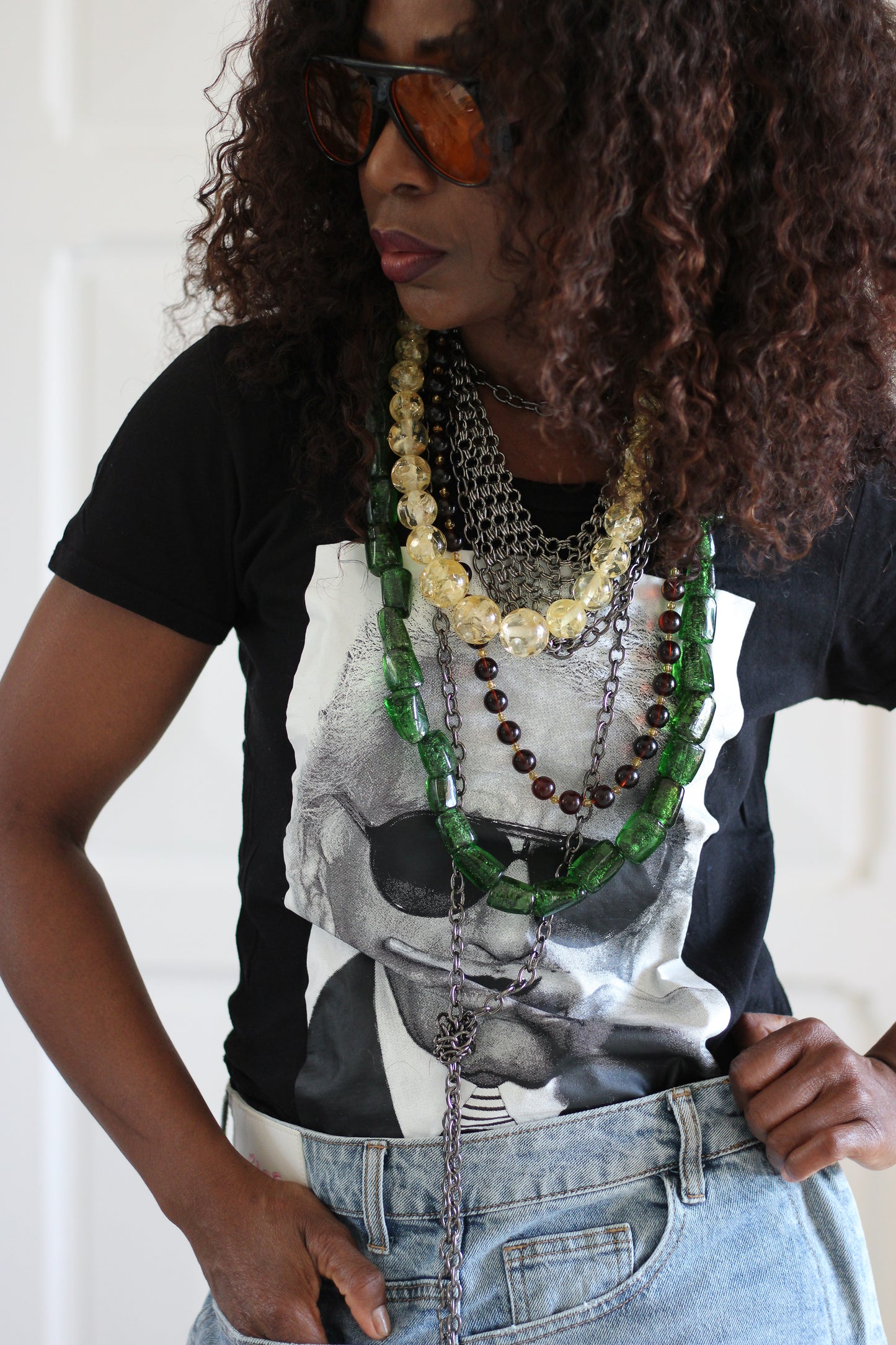 Collier vintage en résine translucide à inclusions