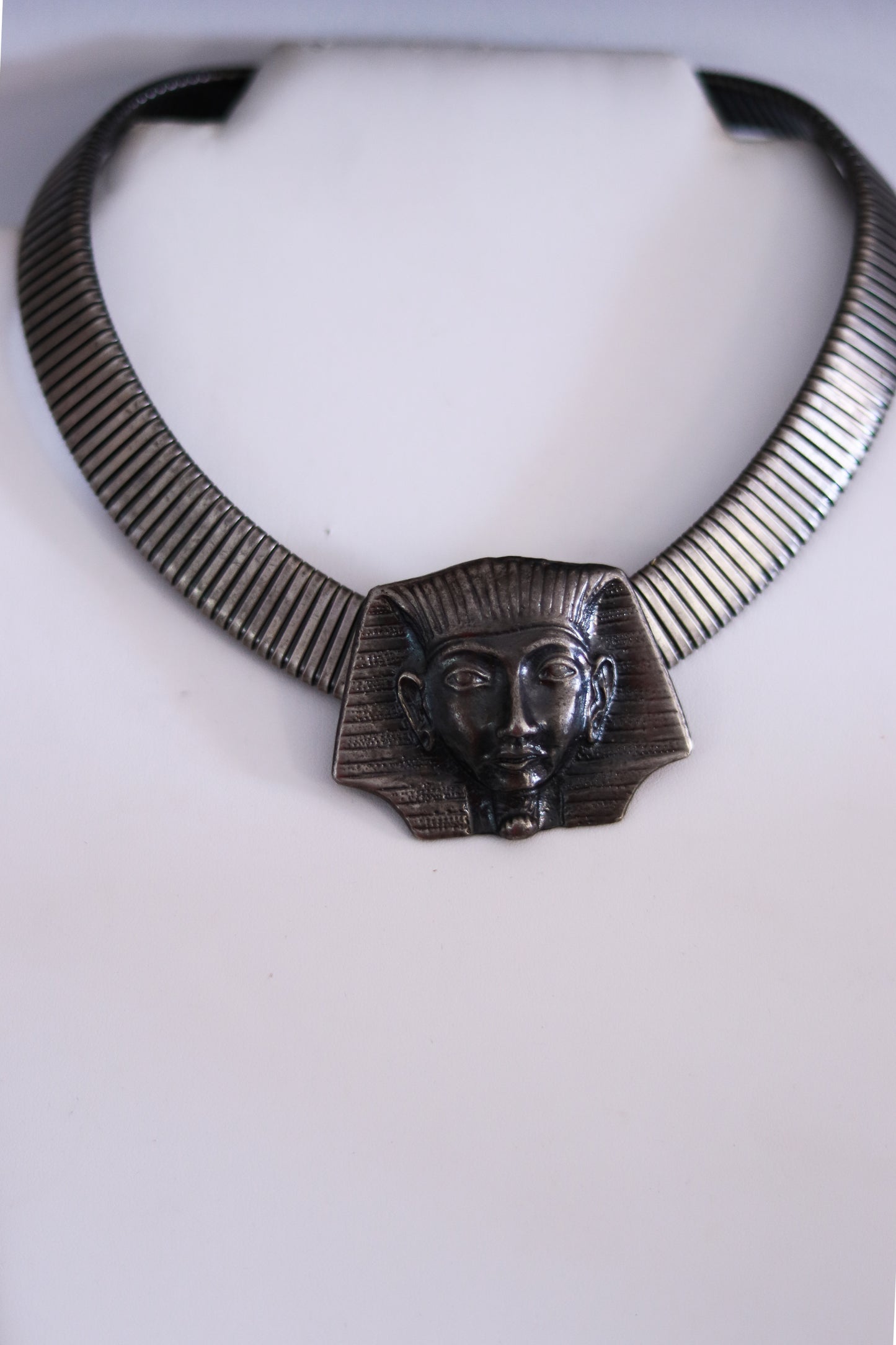 Collier ras-du-cou cintage
