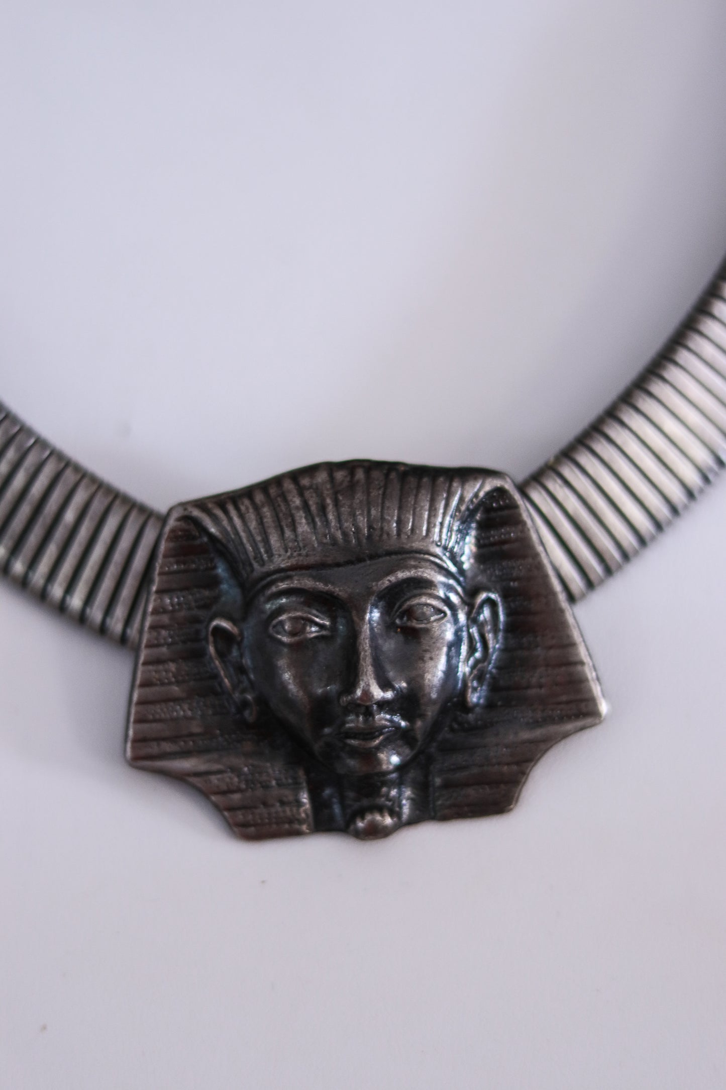 Collier ras-du-cou cintage