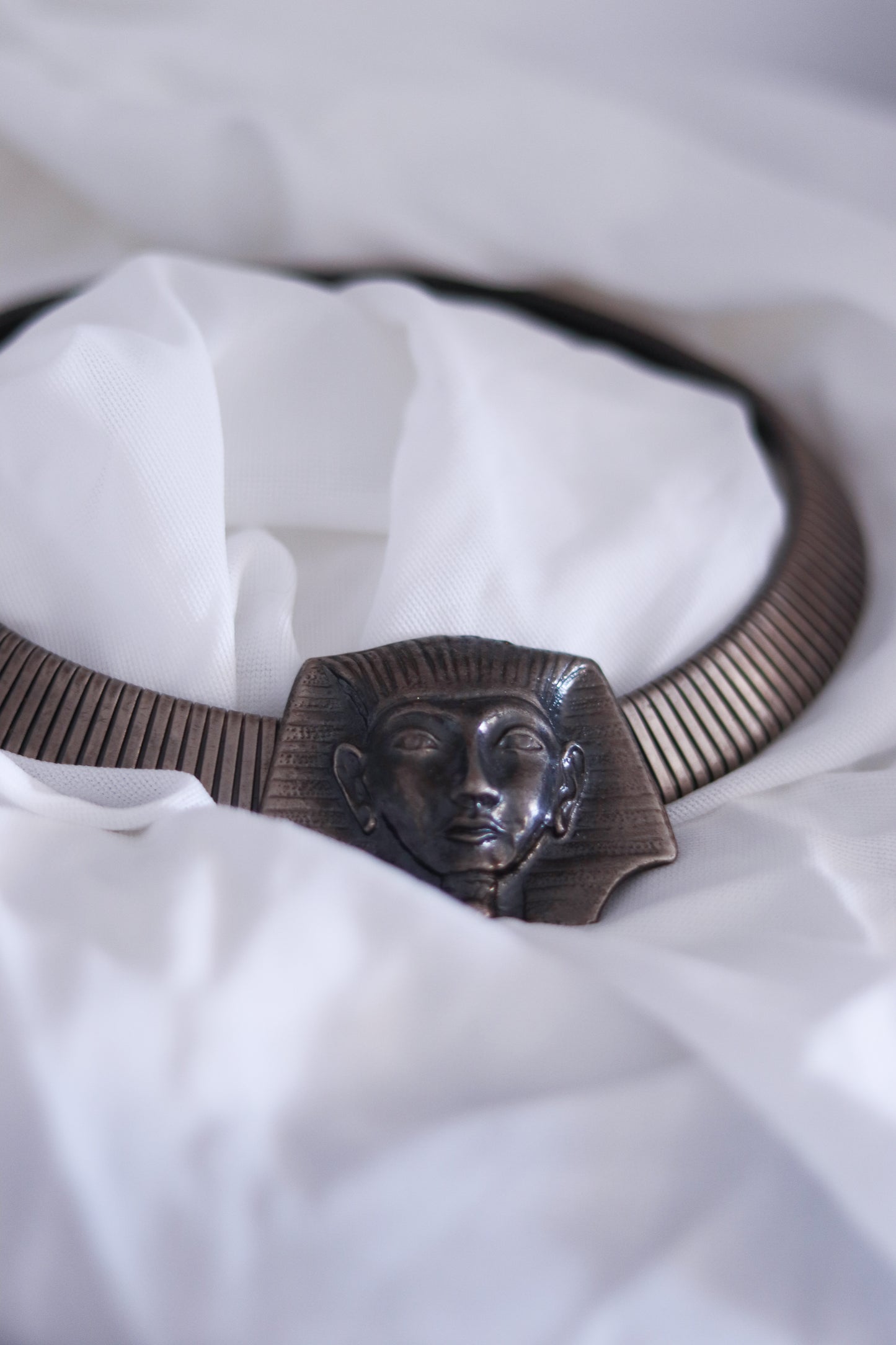 Collier ras-du-cou cintage