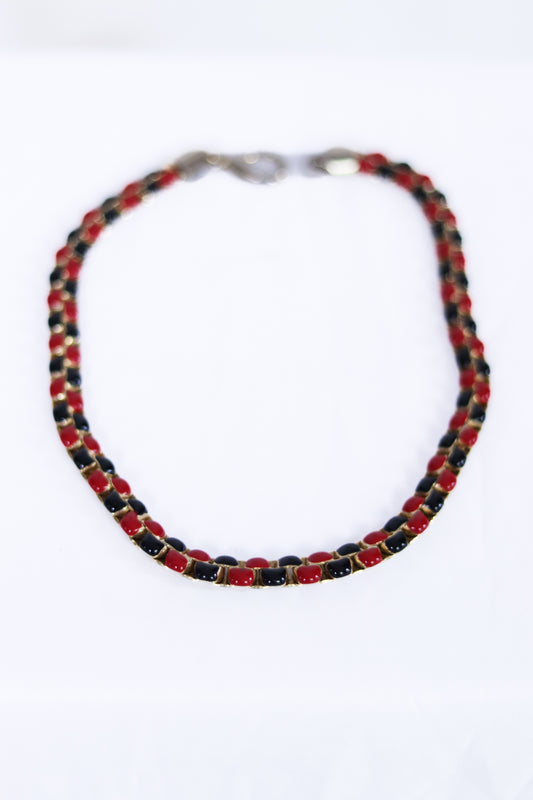 Collier en métal doré coloré