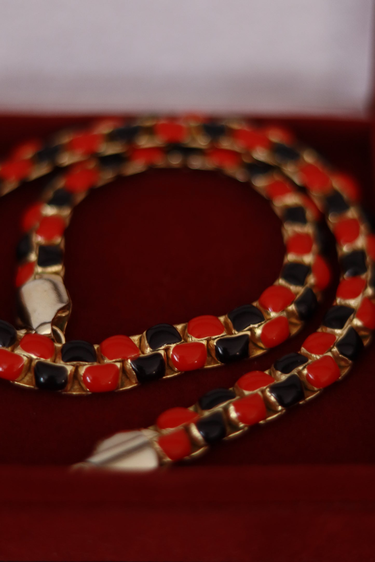 Collier en maillons émaillés