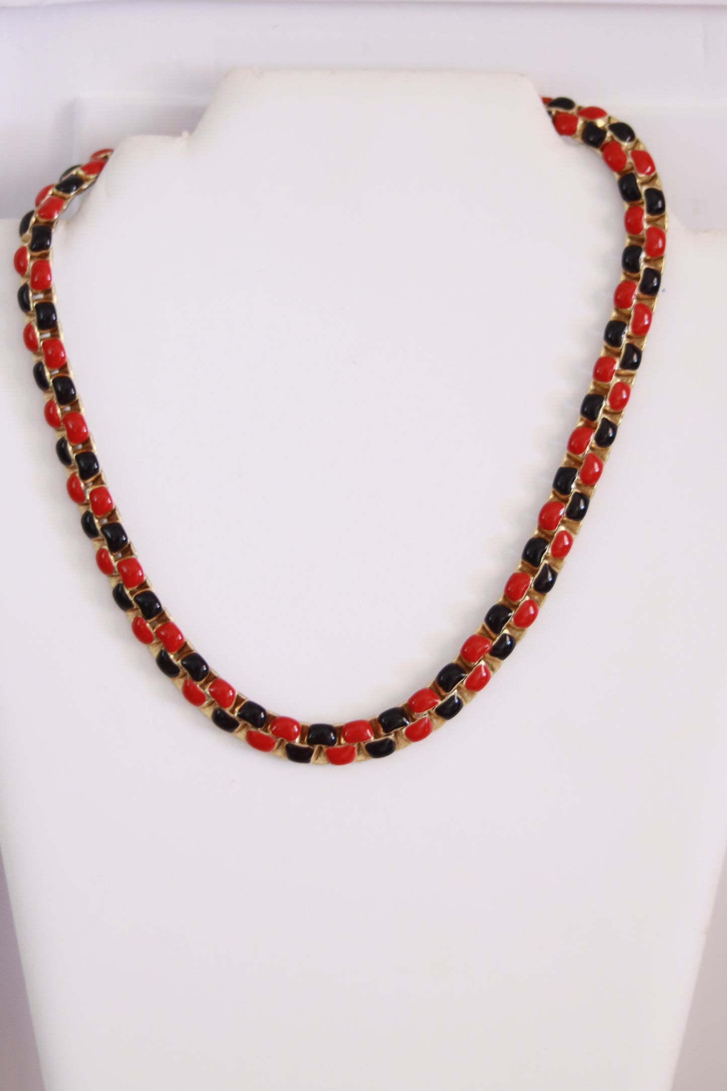 Collier en maillons émaillés