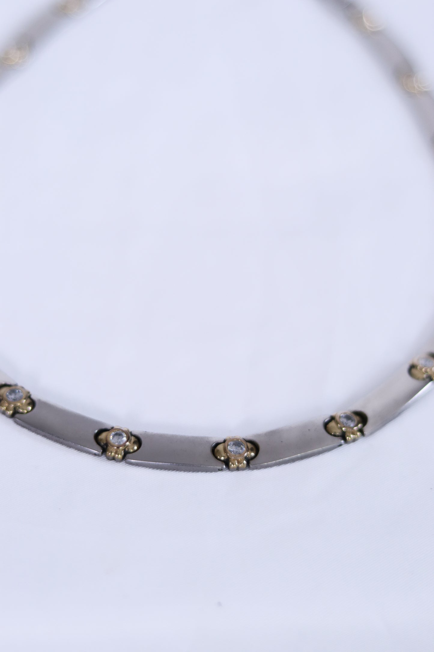 Collier en métal et strass