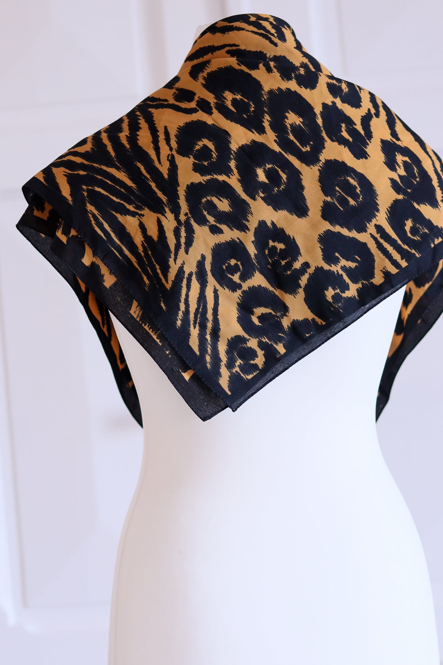 Claude Chevalier foulard imprimé