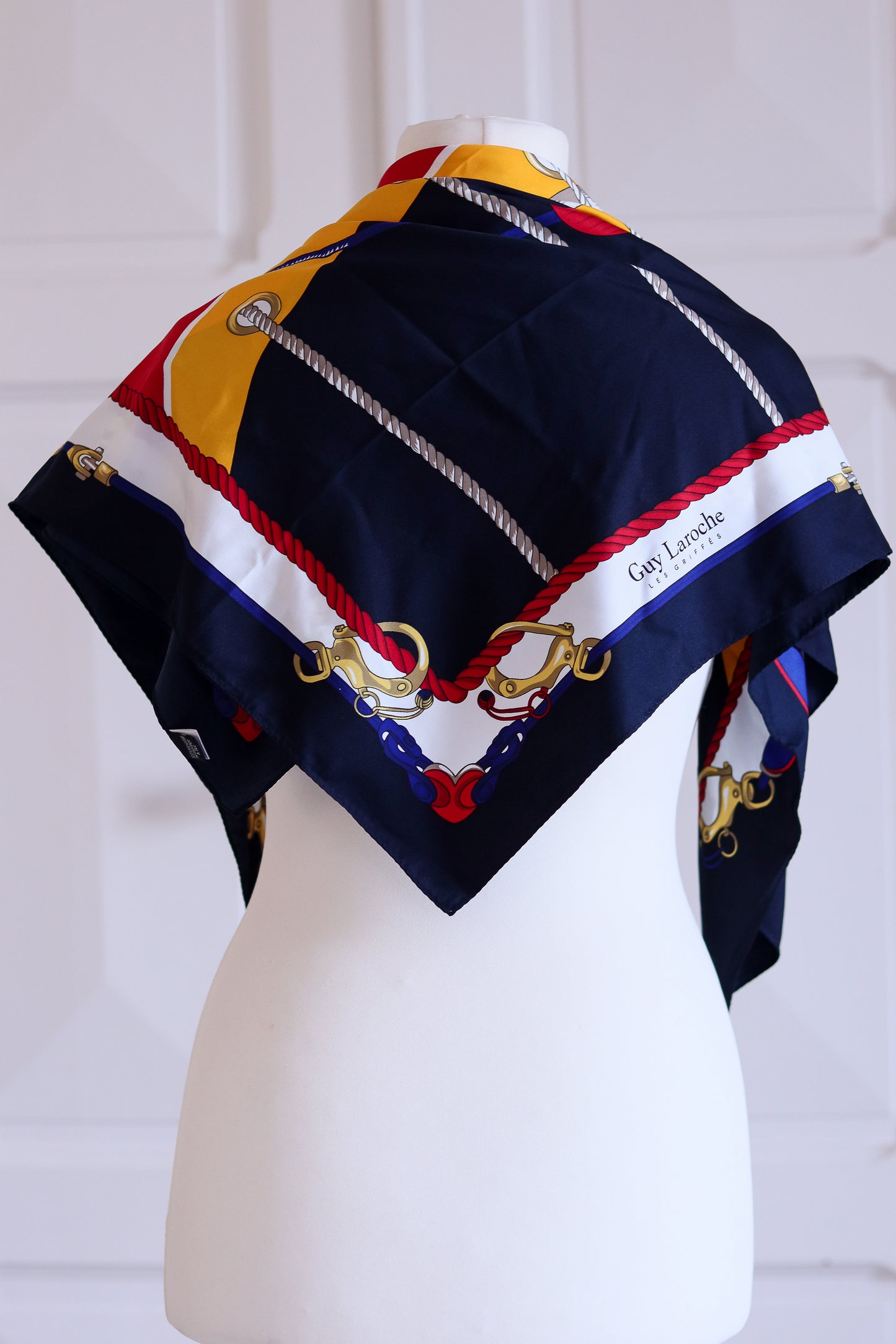 Guy Laroche foulard à motif