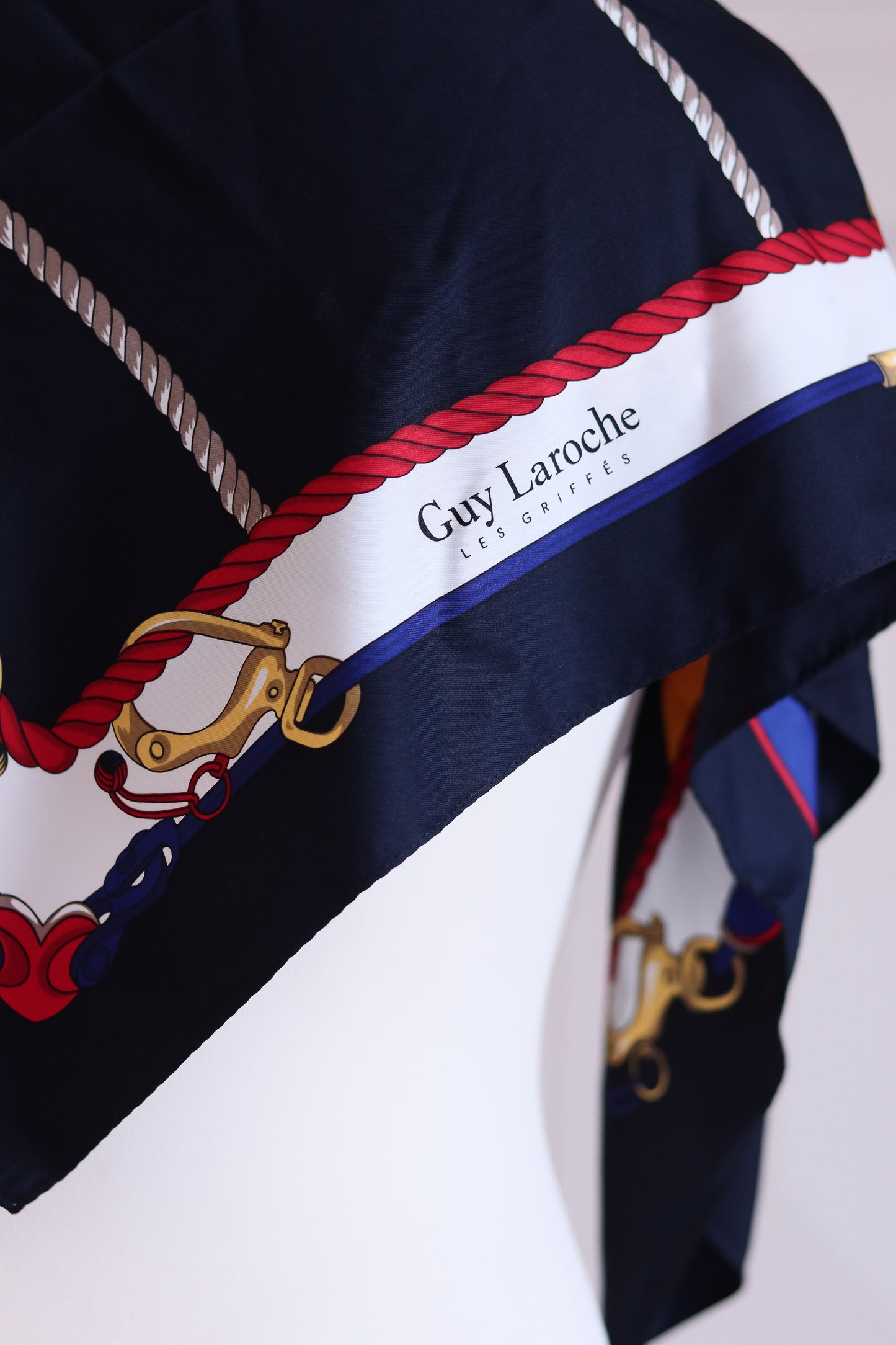 Guy Laroche foulard à motif