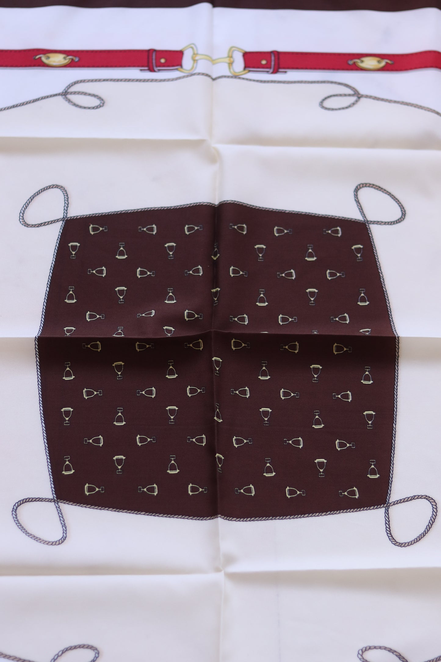 Nathalie Andersen foulard à motifs