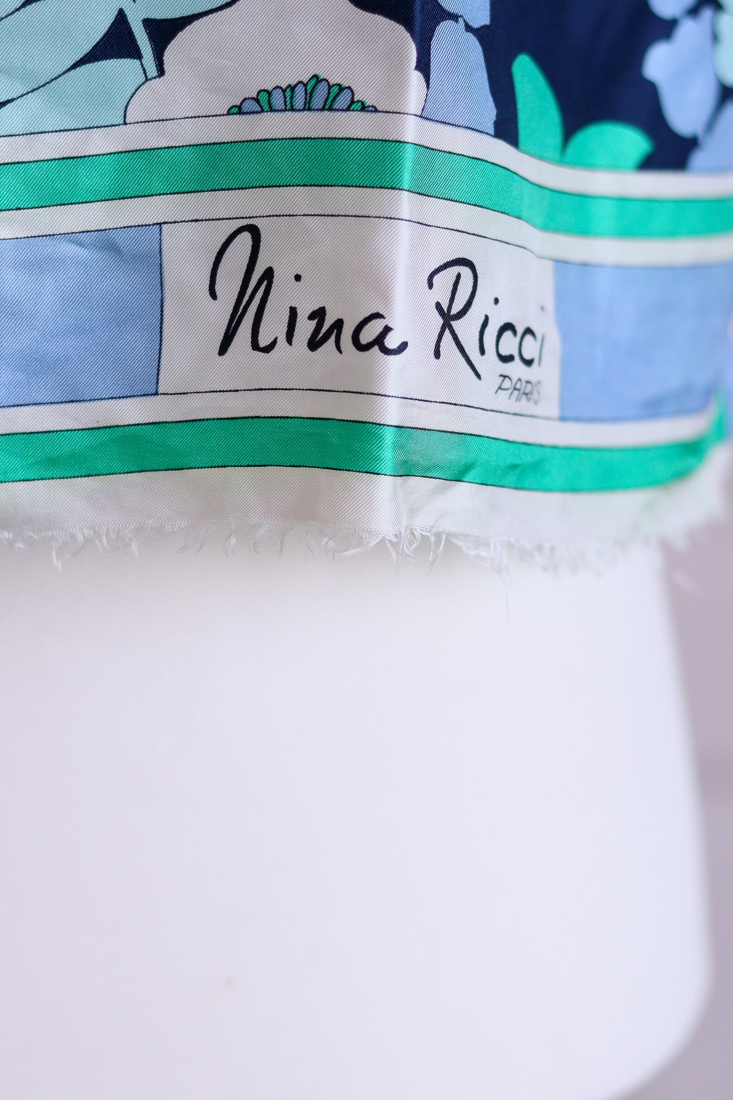 Nina Ricci rectangle en soie
