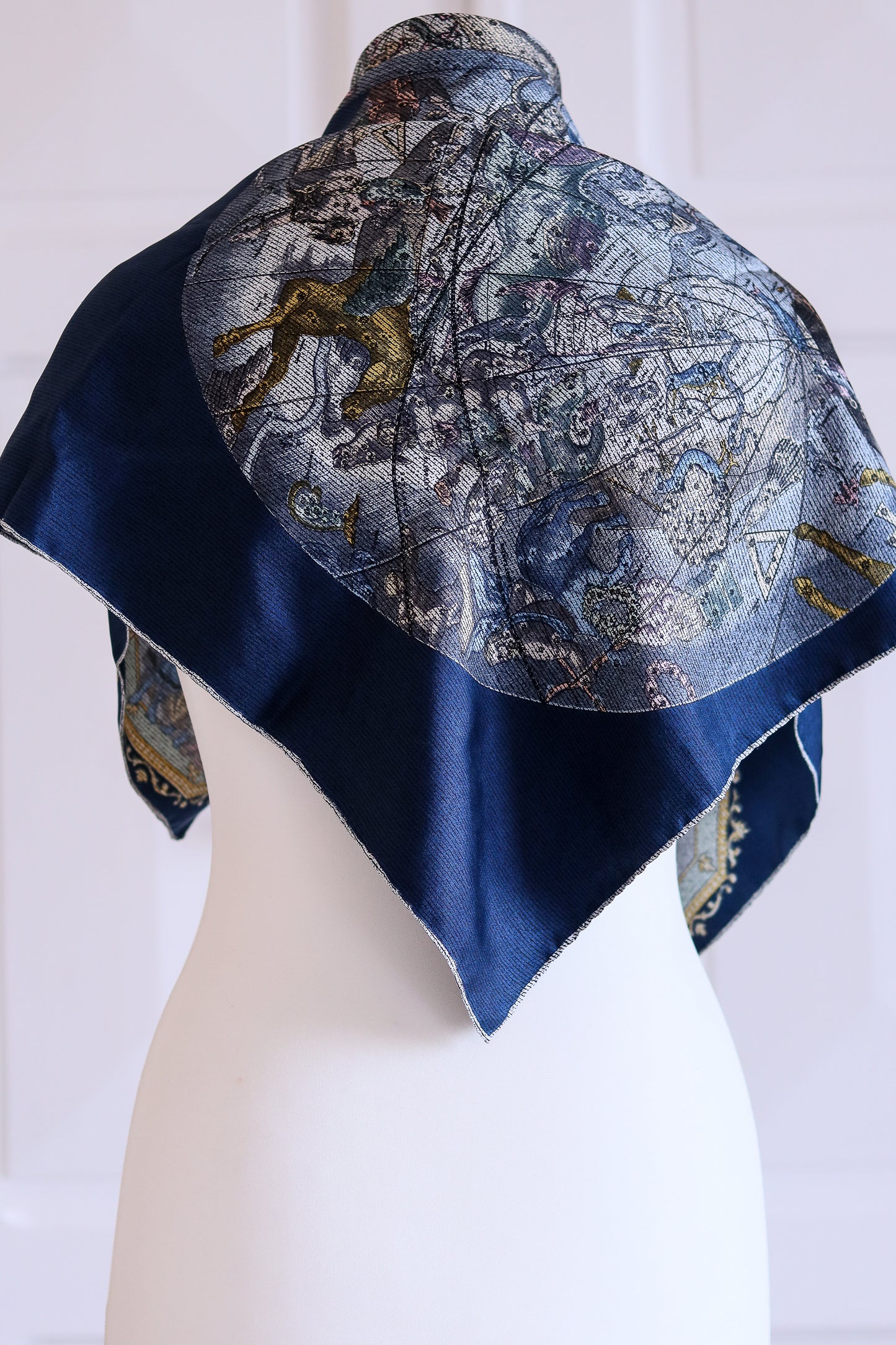 Foulard soie à motifs cartographies