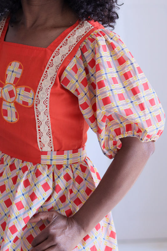 Longue robe manches bouffantes