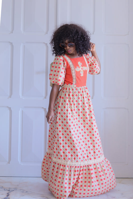 Longue robe manches bouffantes