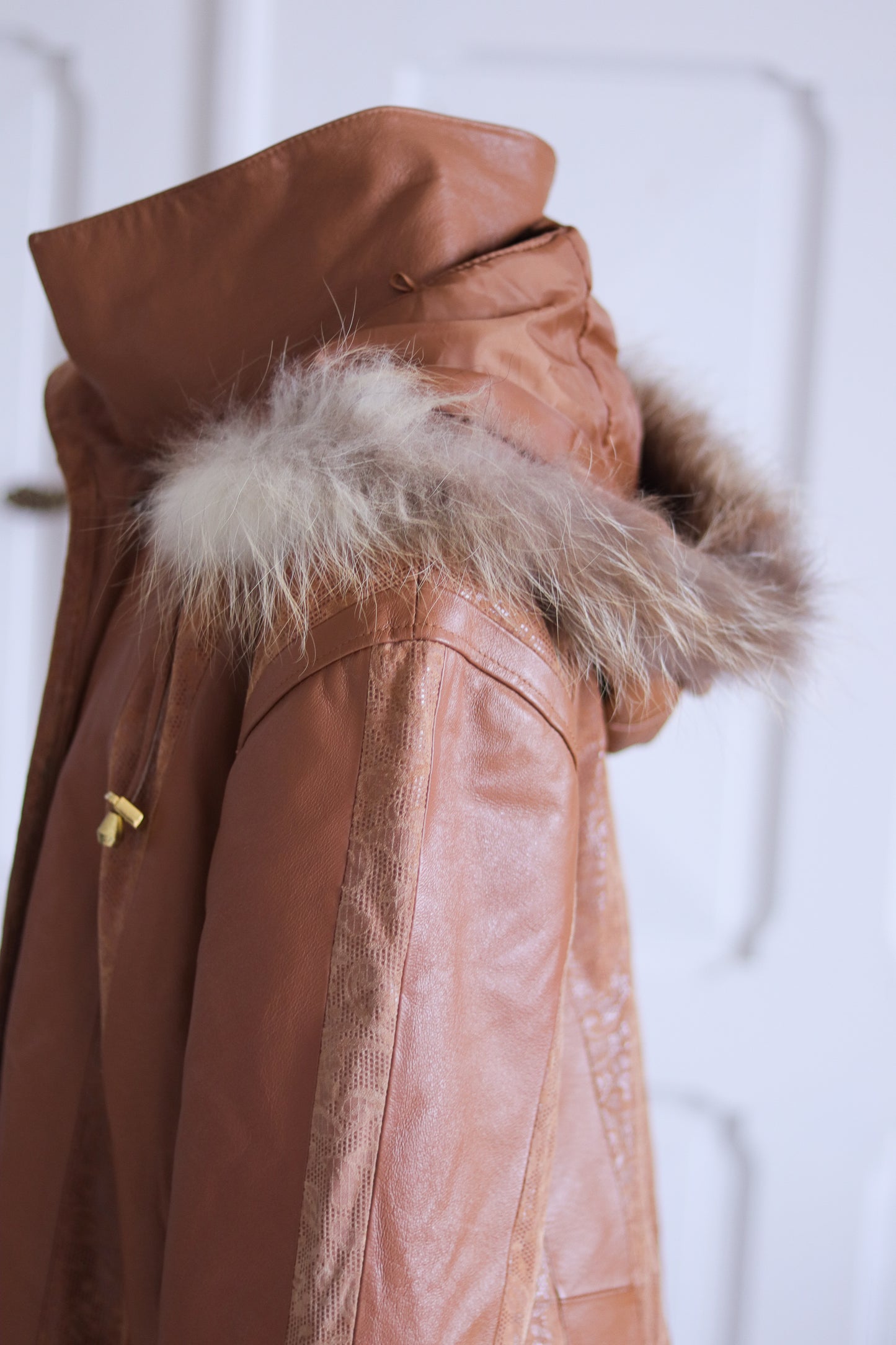 Manteau à capuche en cuir