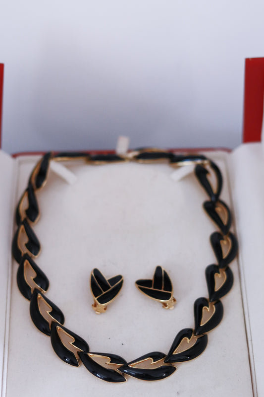 Parure bijoux noire et dorée
