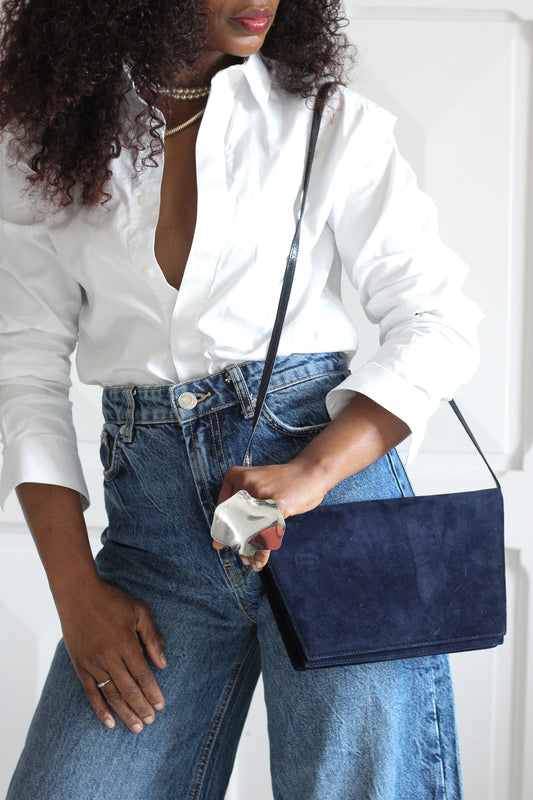 Pochette en cuir velours signée Charles Jourdan