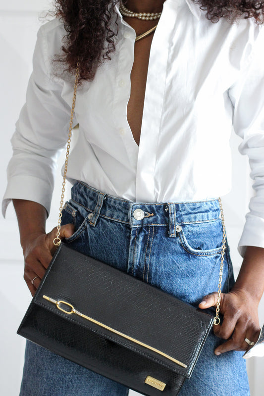Pochette en cuir signé Chiu Wah