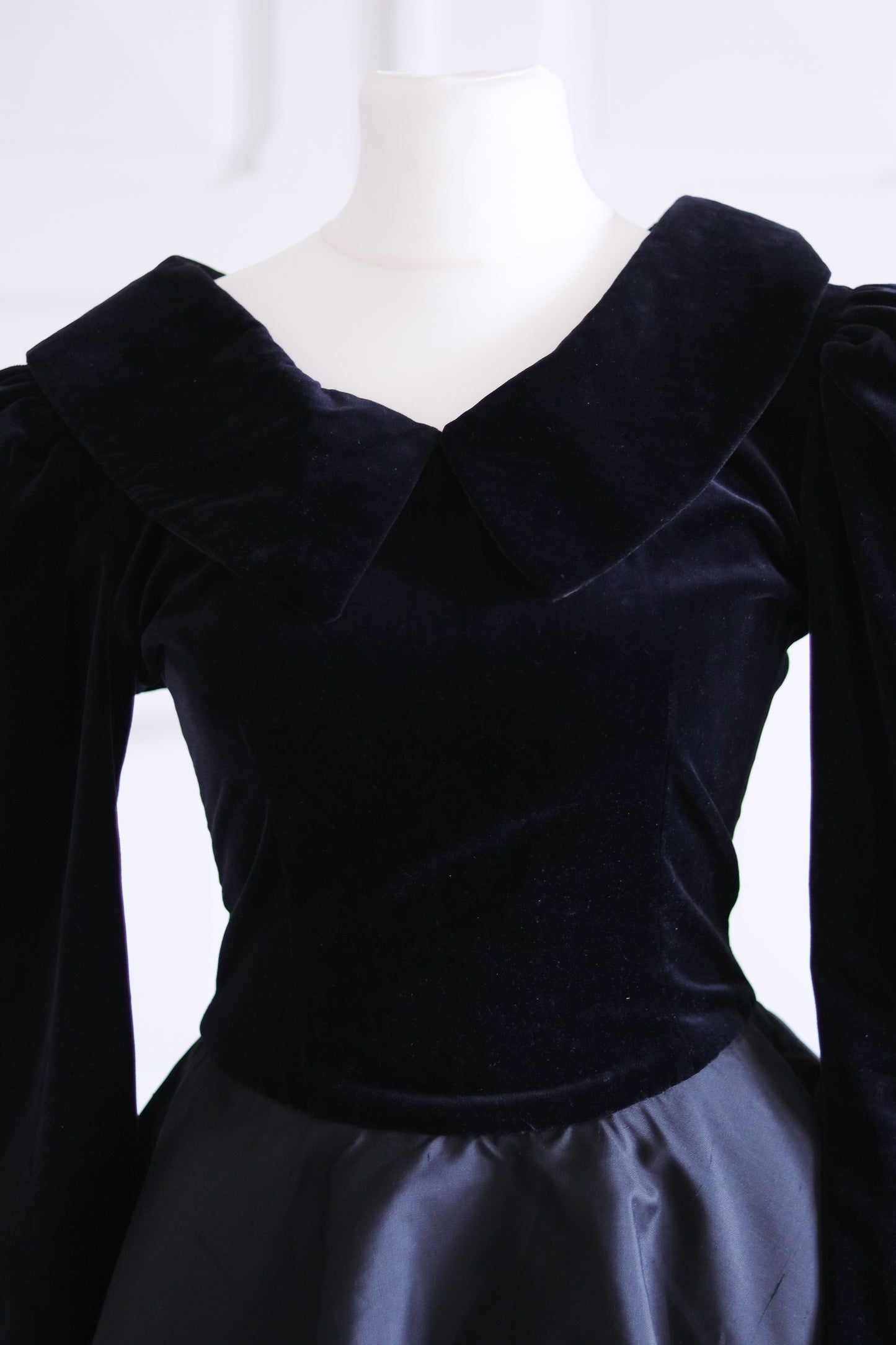 Robe cocktail col Claudine