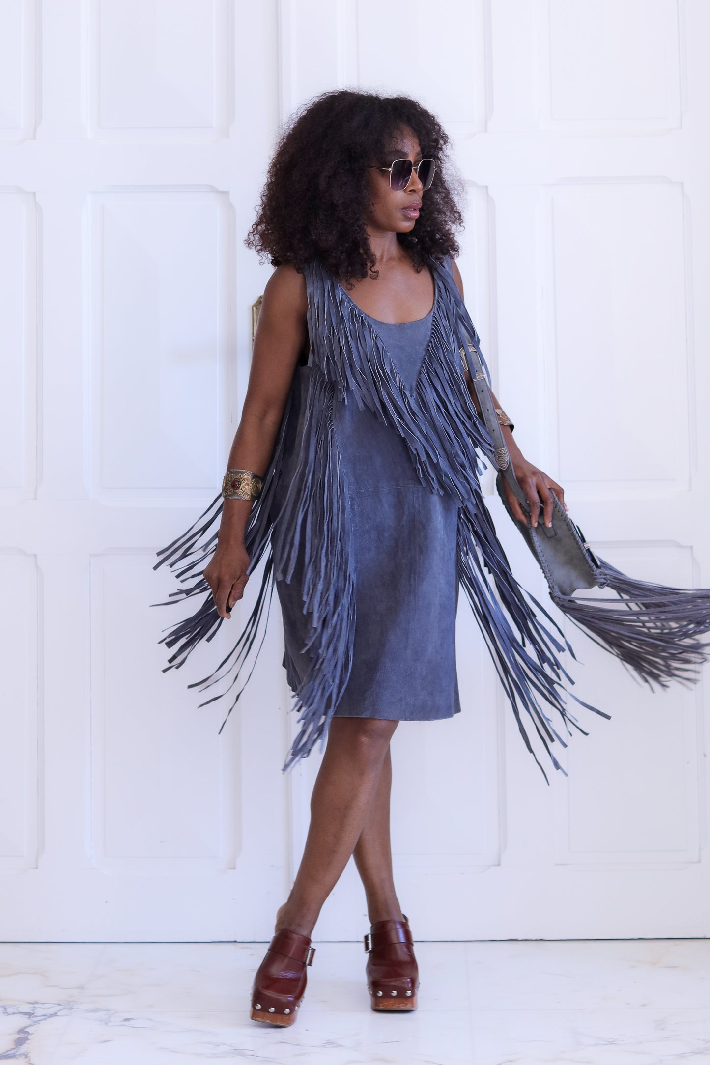 Robe à franges en cuir daim