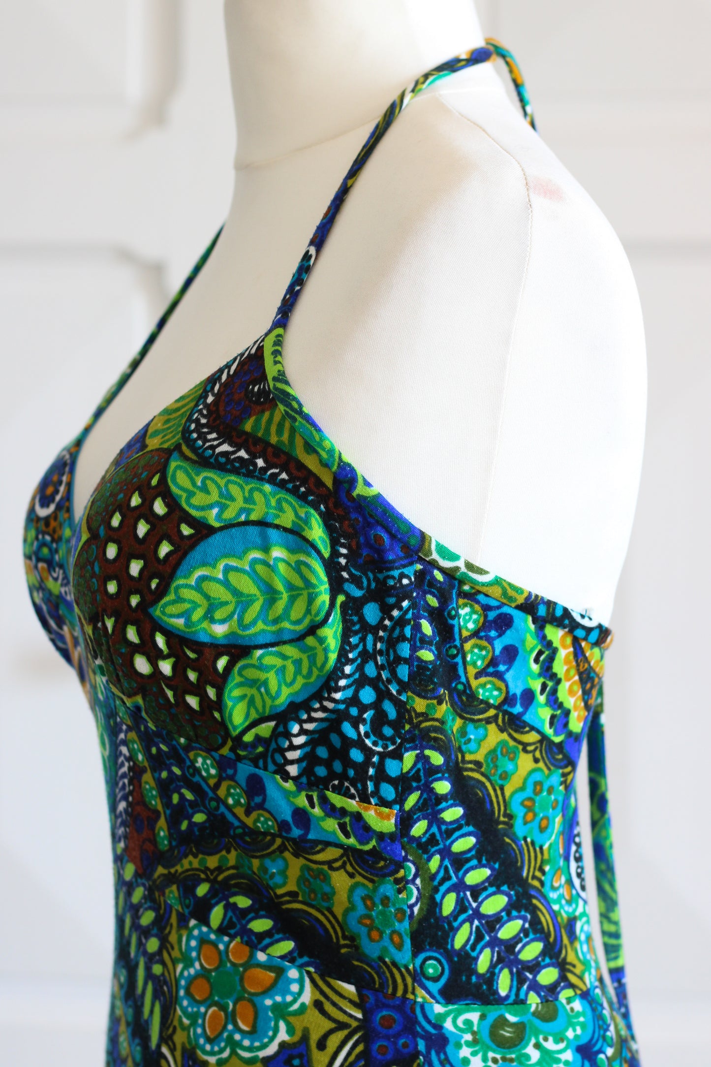 Fait main robe dos nu à motifs flotaux