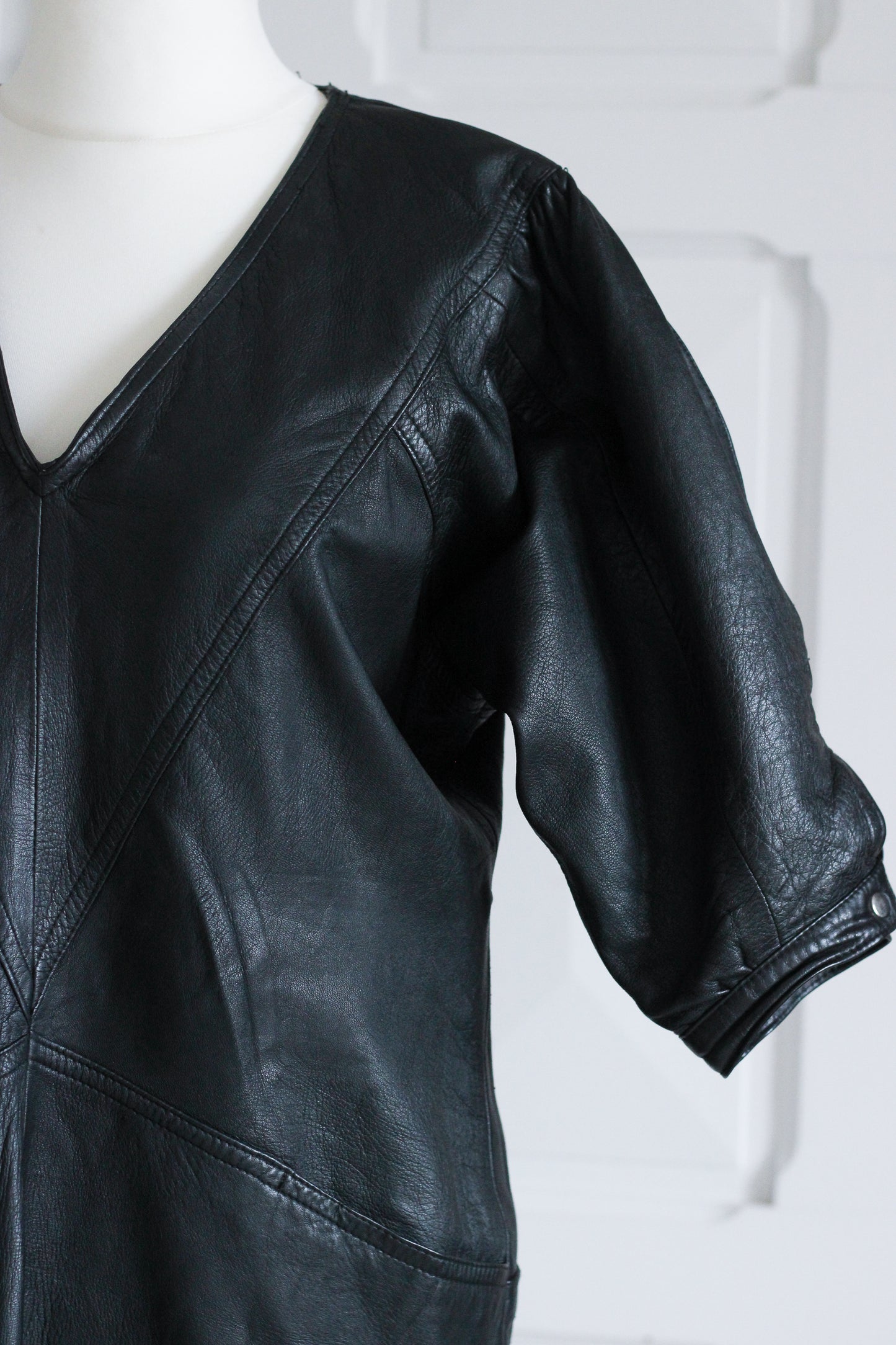 Robe en cuir vintage longueur midi