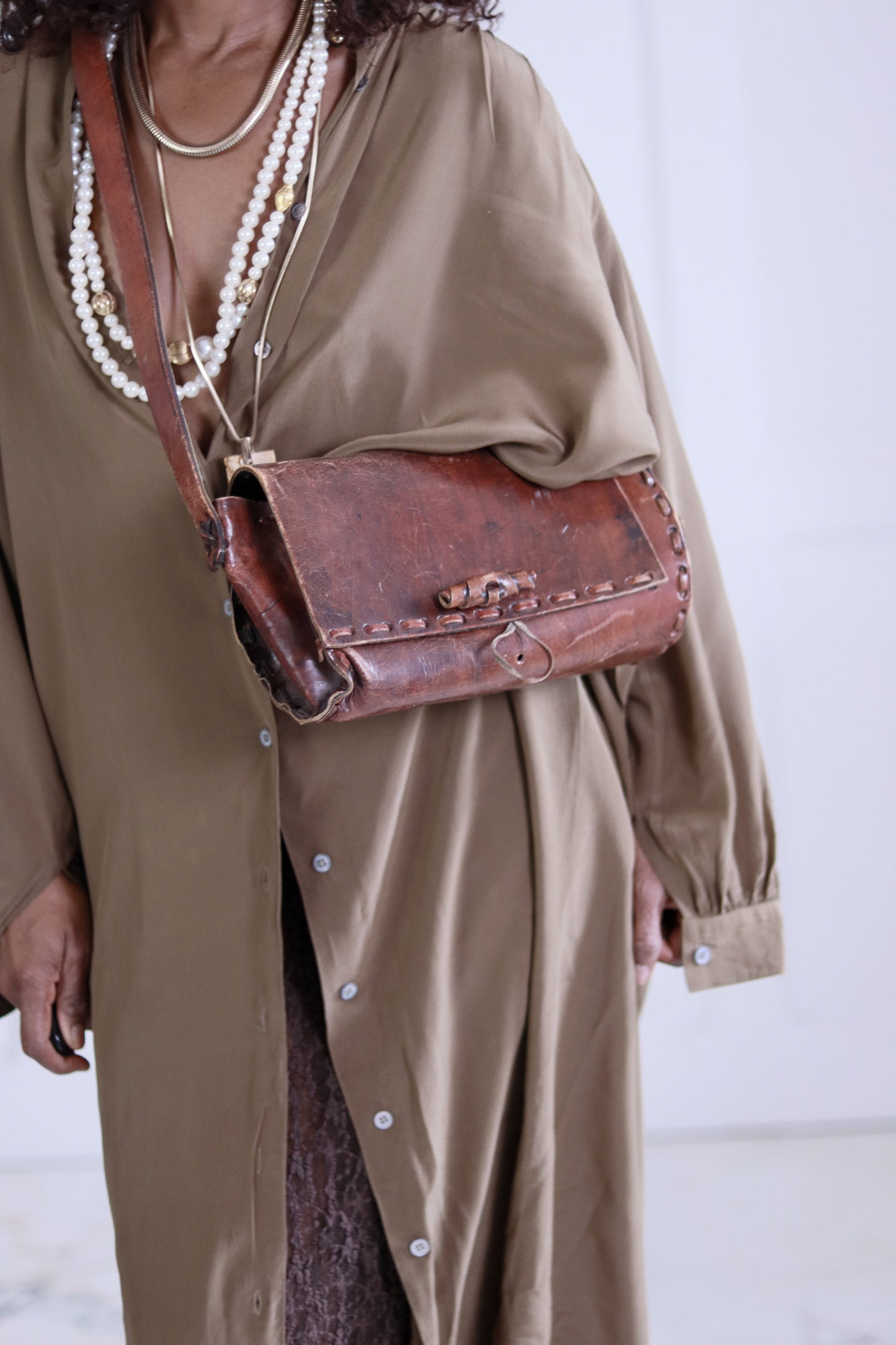 Sac besace en cuir années 1960
