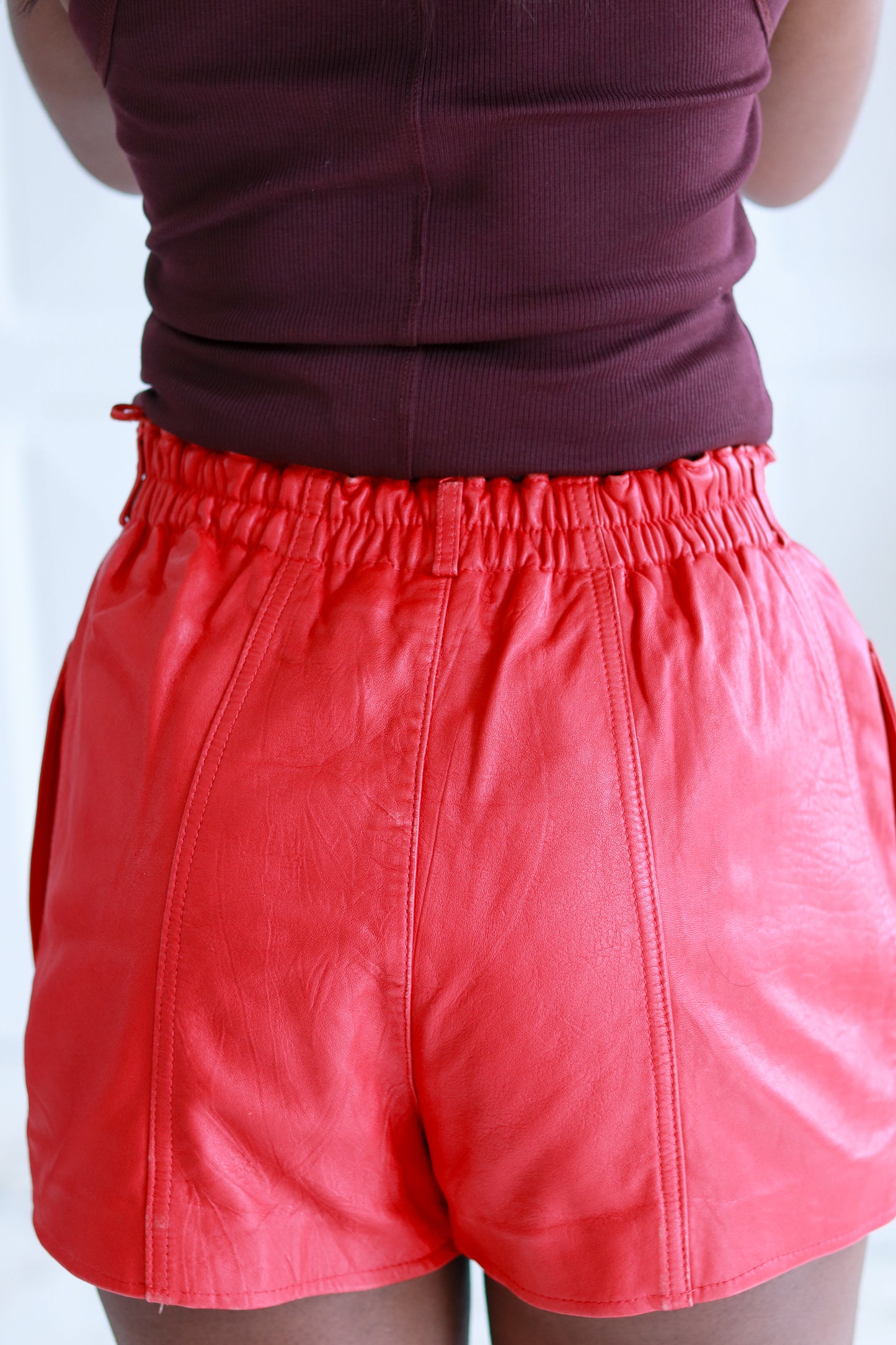 Short cuir rouge