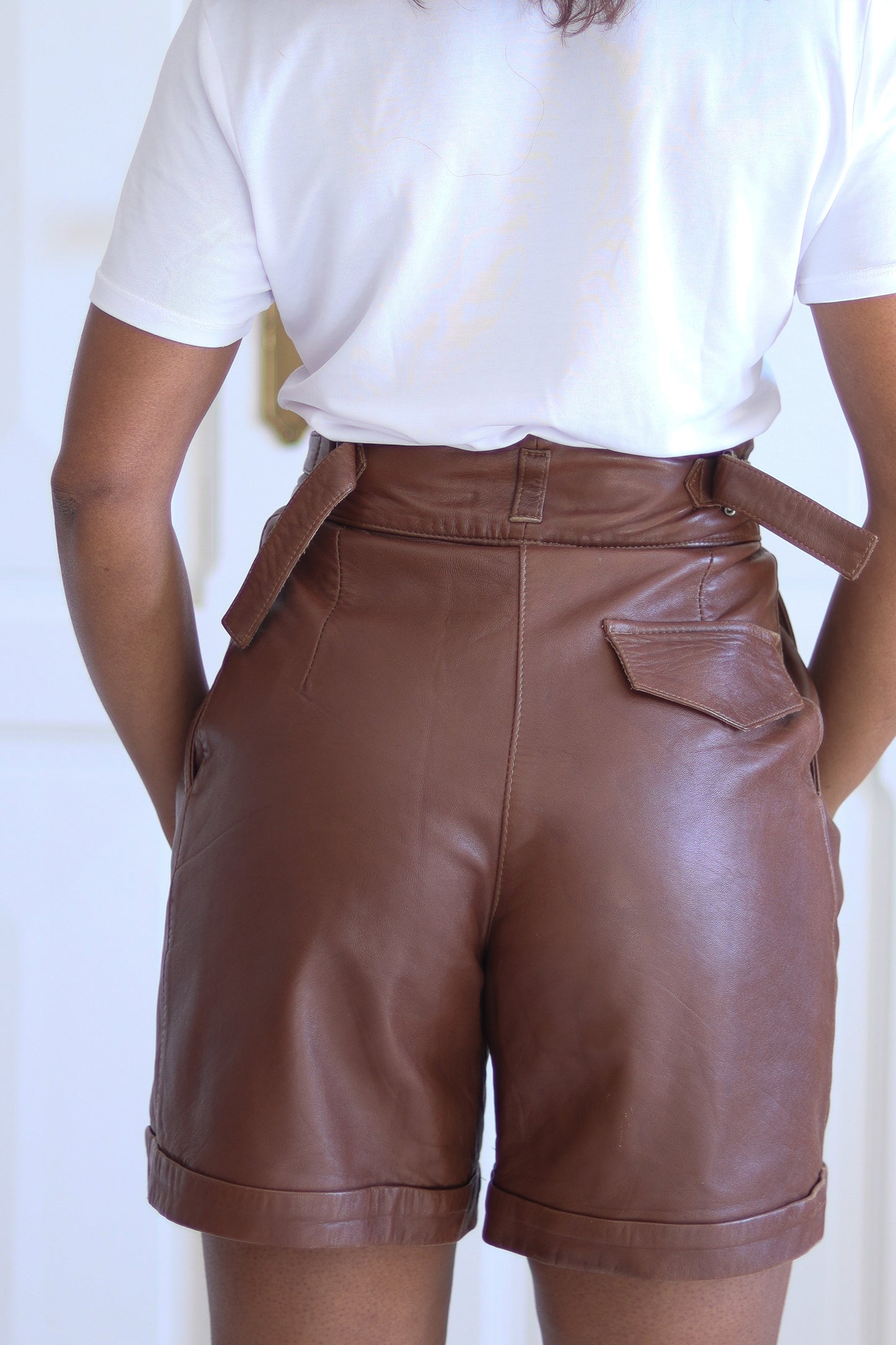Short en cuir marron