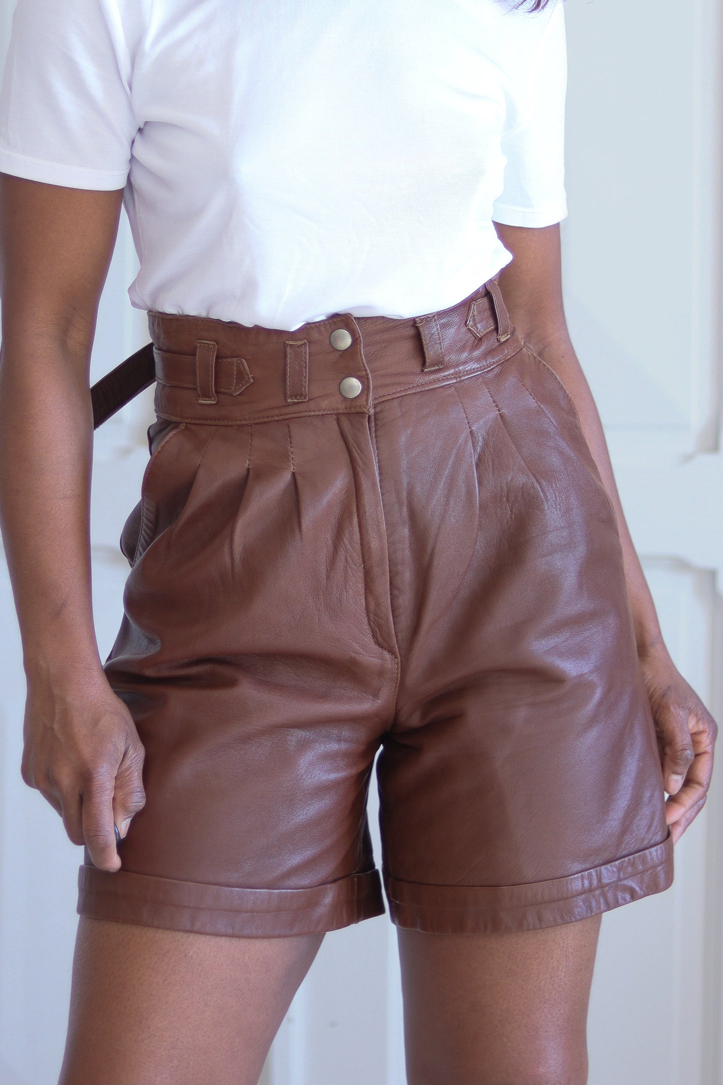 Short en cuir marron