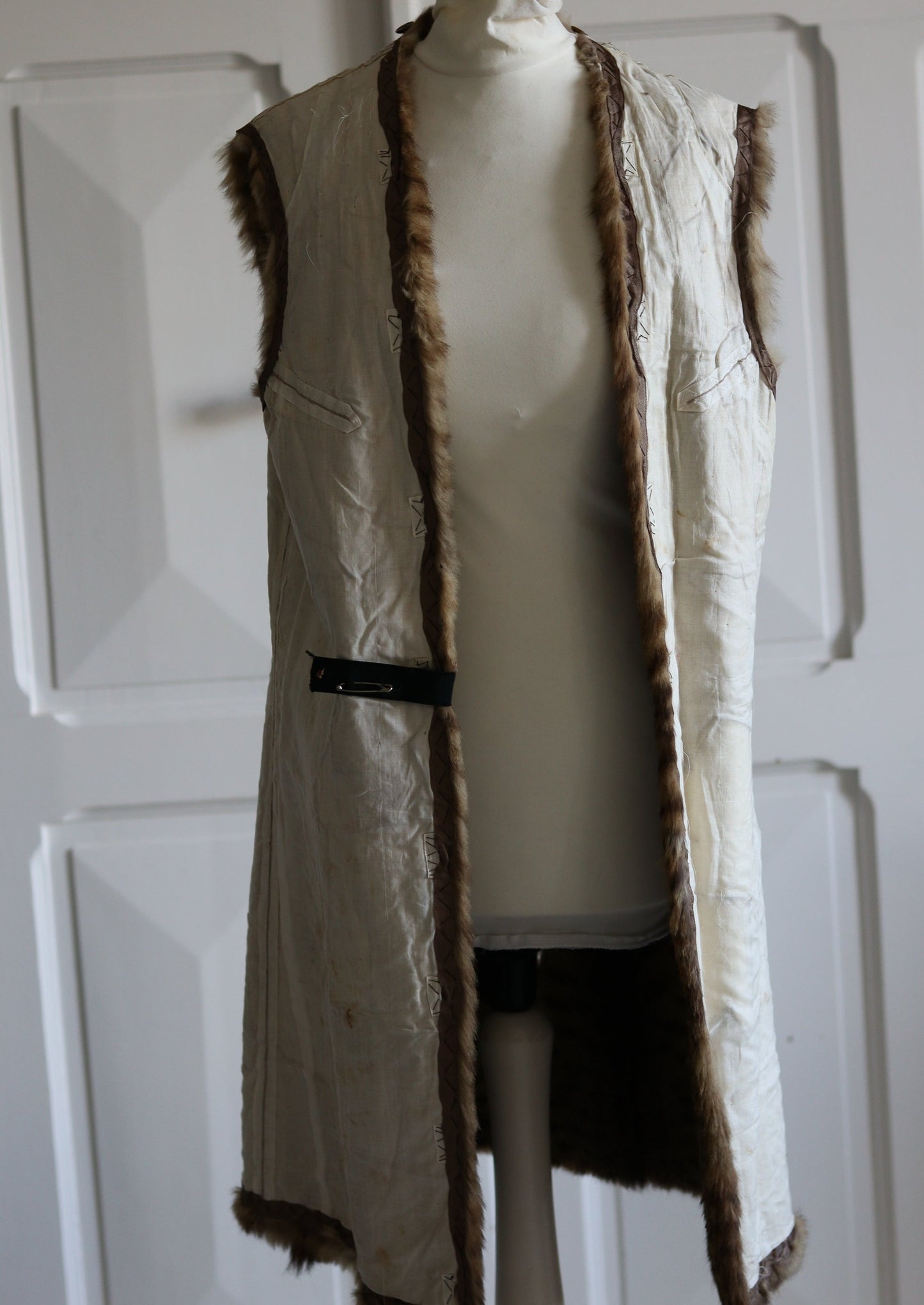 FAIT MAIN veste sans manches fourrure