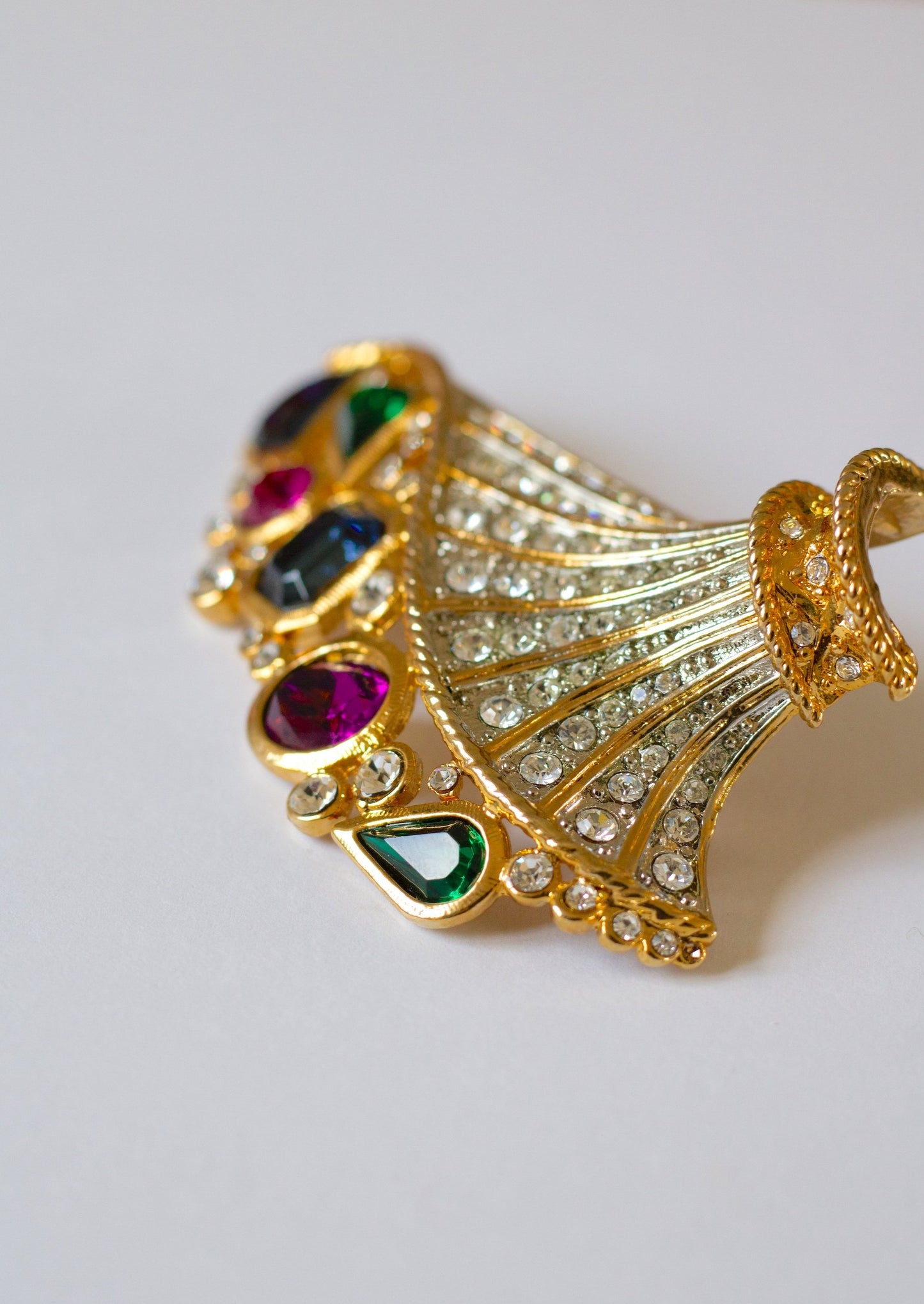 Broche oversize en pierre de cristal