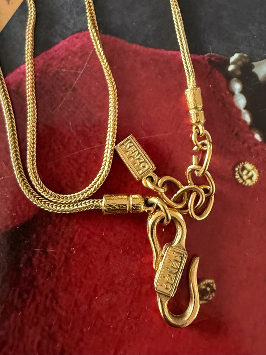 Collier signé Kenzo