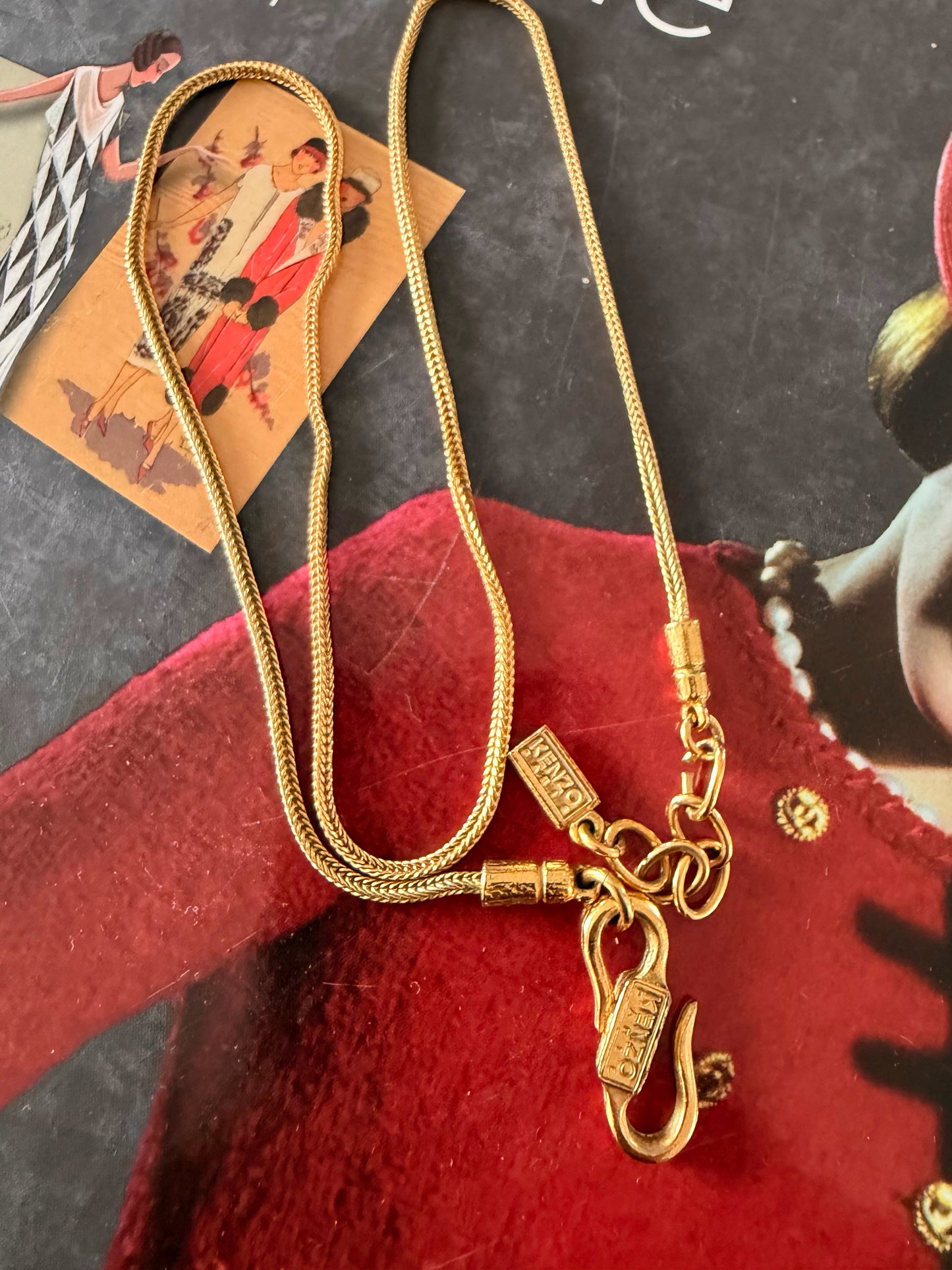 Collier signé Kenzo