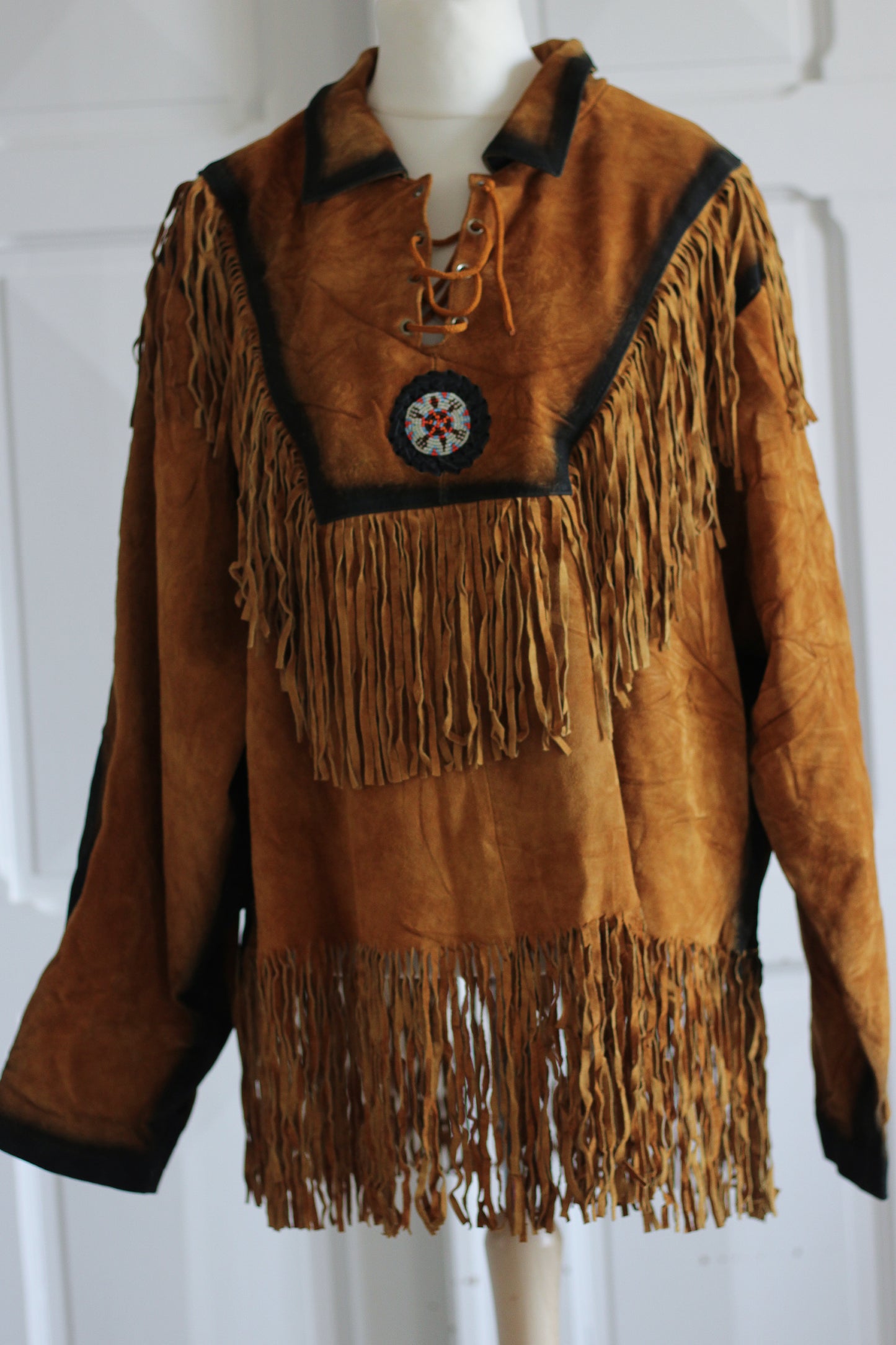 Poncho en cuir à franges esprit western 70s