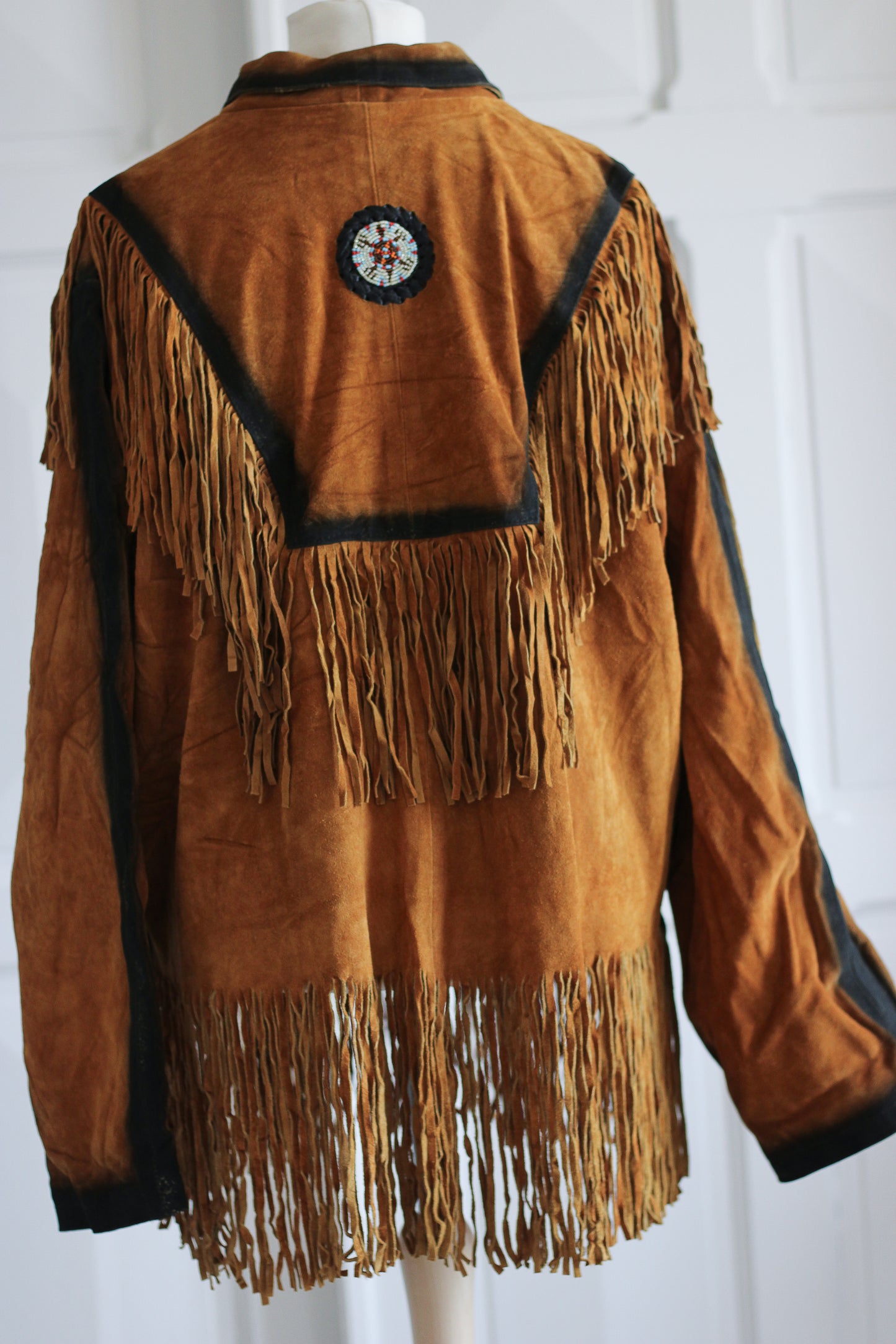 Poncho en cuir à franges esprit western 70s