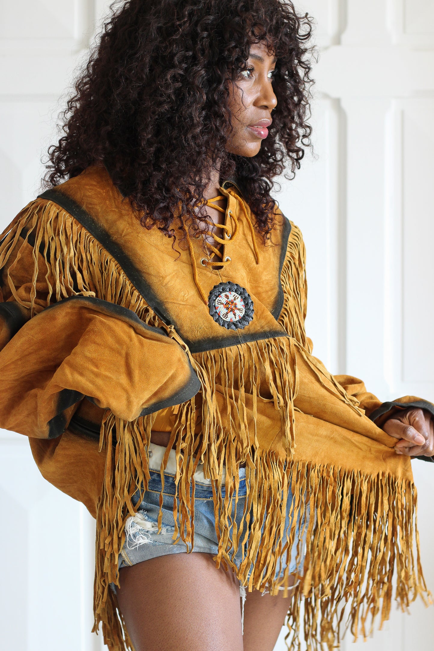 Poncho en cuir à franges esprit western 70s