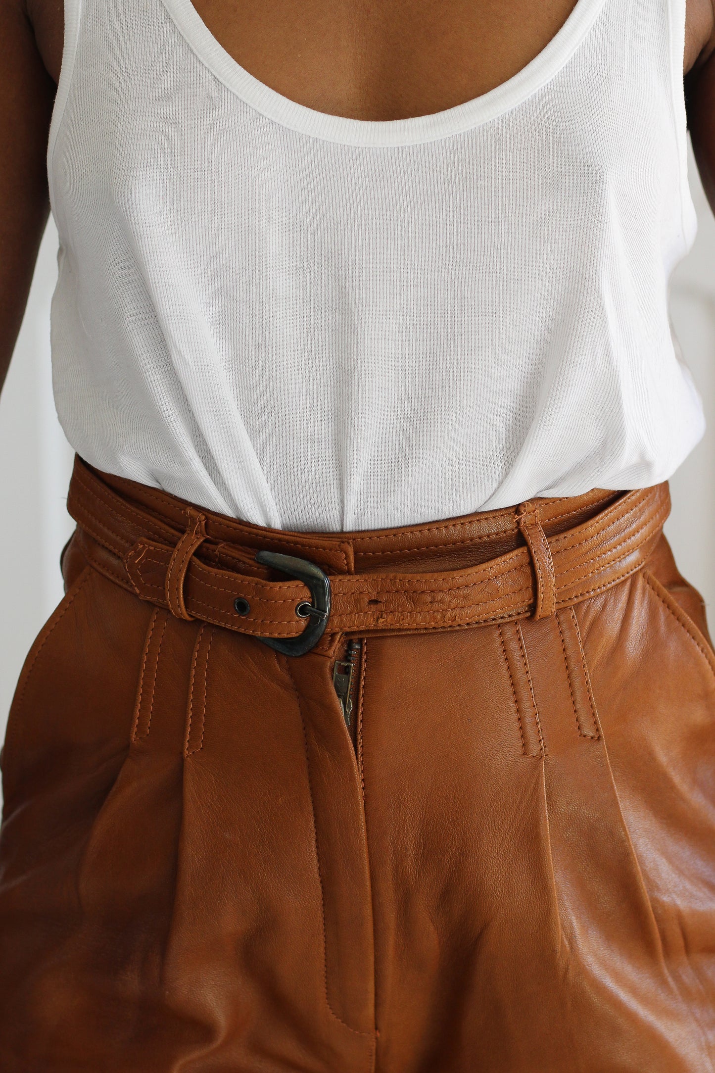 Short  taille haute en cuir d'agneau