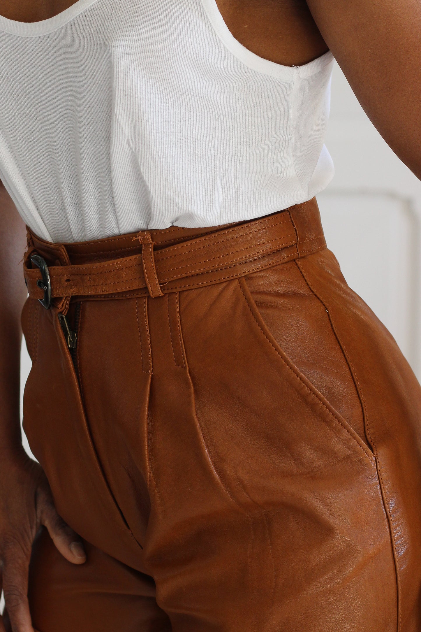 Short  taille haute en cuir d'agneau